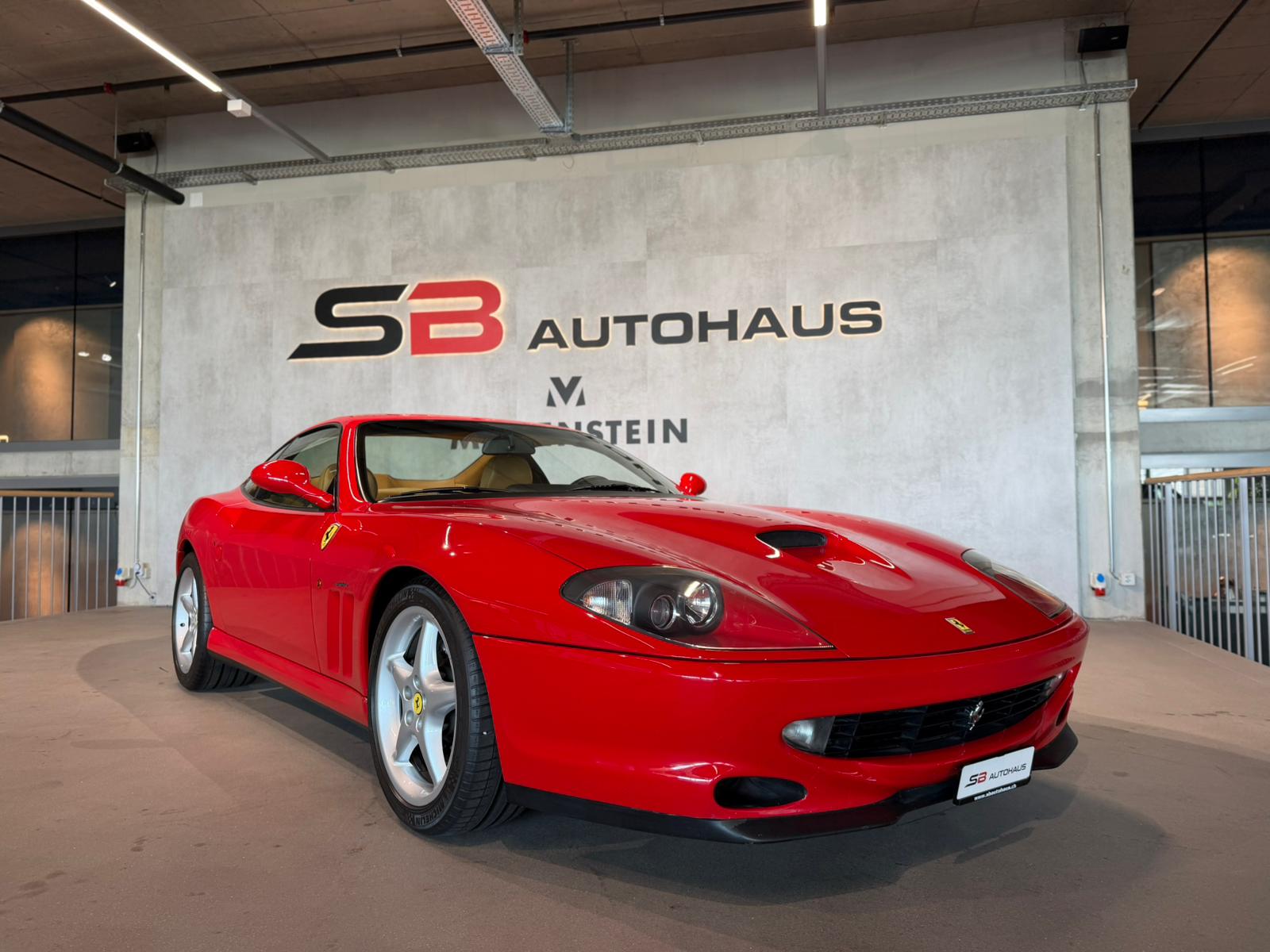 FERRARI F550 Maranello-showroom-element-1