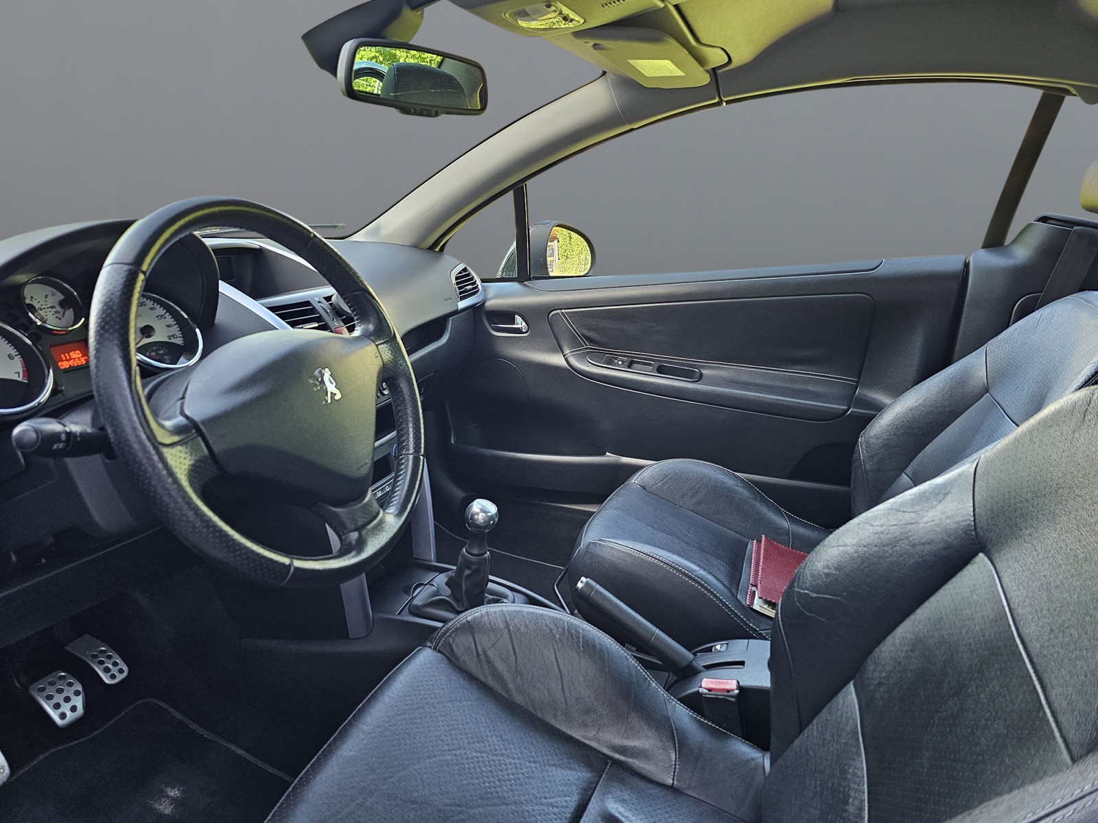 PEUGEOT 207 CC 1.6 16V Platinium Edition-image-11