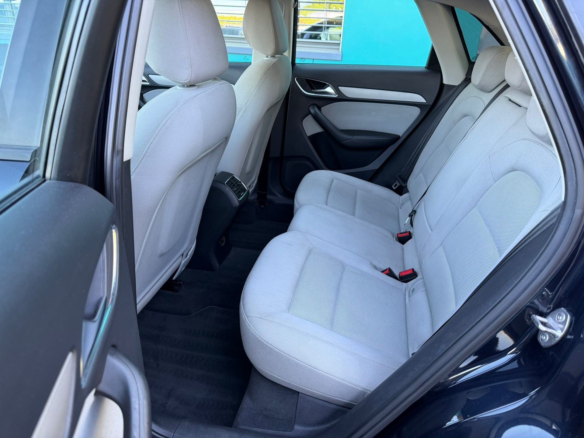 AUDI Q3 2.0 TFSI quattro S-tronic-image-12