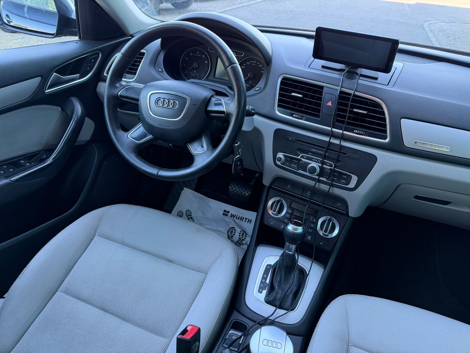 AUDI Q3 2.0 TFSI quattro S-tronic-image-7