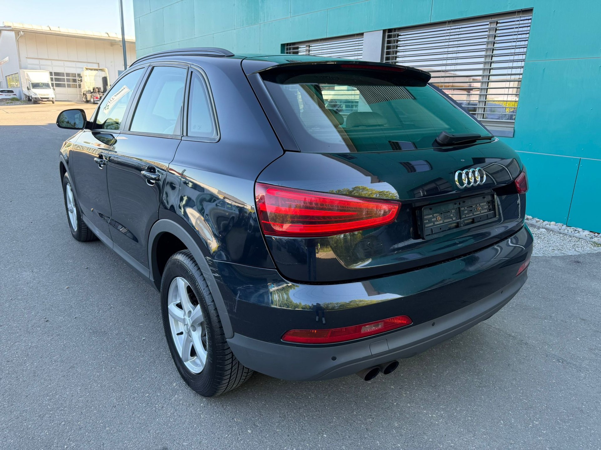 AUDI Q3 2.0 TFSI quattro S-tronic-image-5
