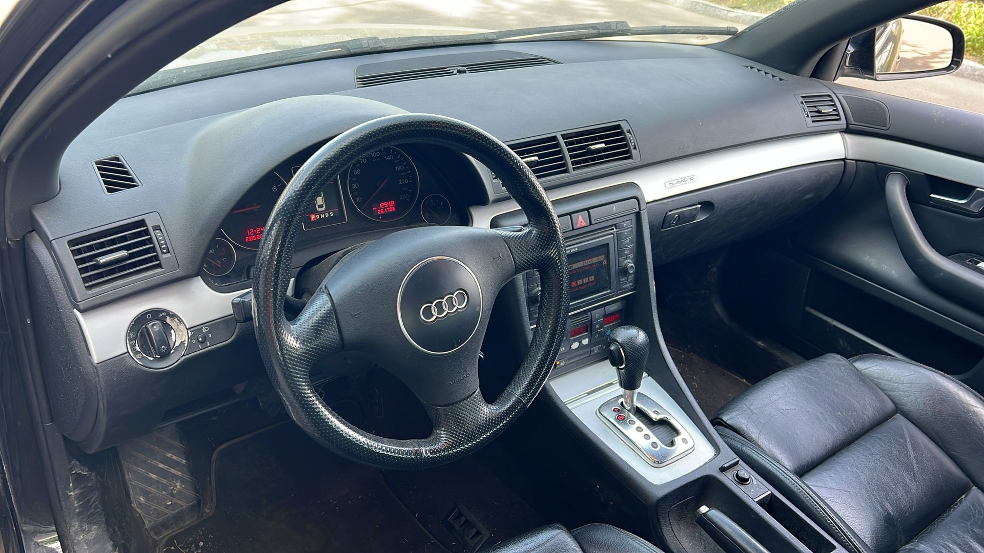 AUDI A4 Avant 3.0 V6 quattro S-Line-image-9