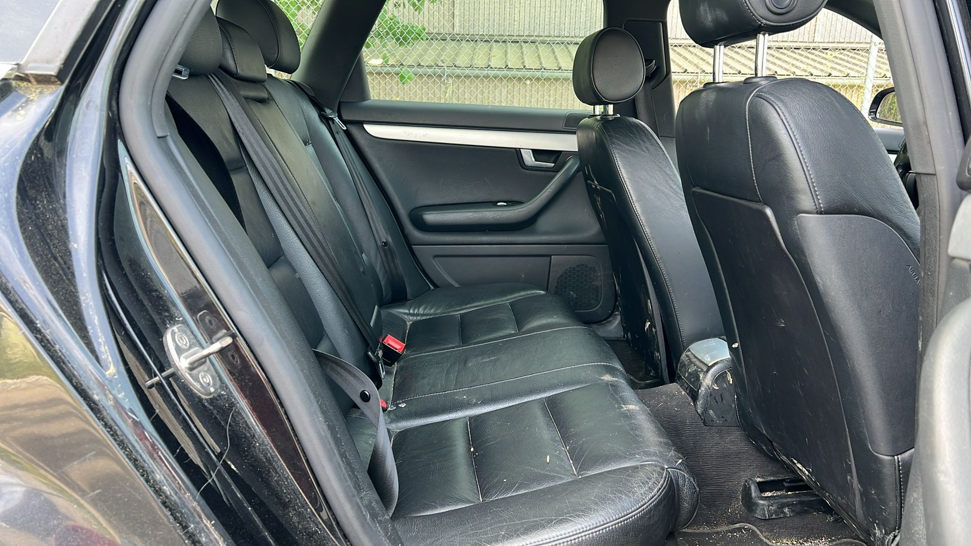 AUDI A4 Avant 3.0 V6 quattro S-Line-image-12