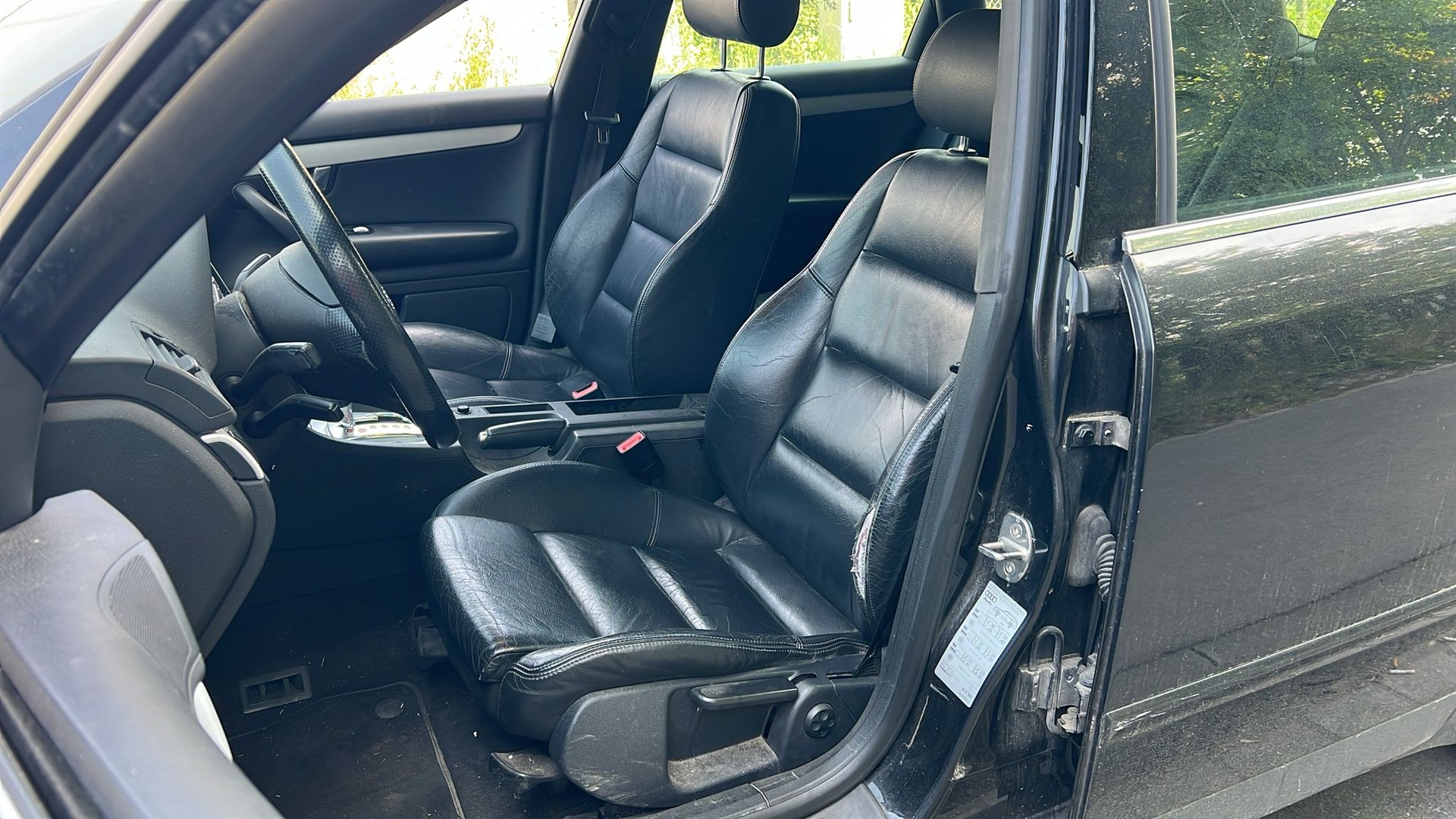AUDI A4 Avant 3.0 V6 quattro S-Line-image-10