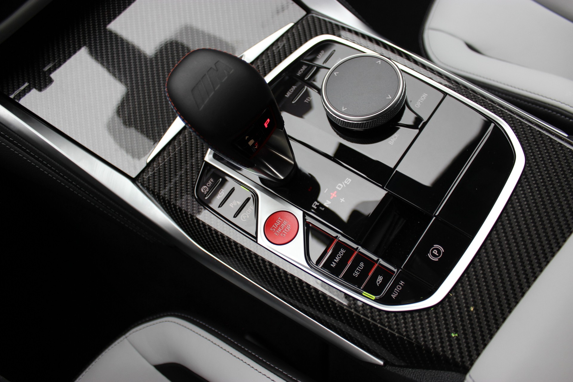 BMW M3 Touring xDrive Competition M CARBON EXTERIEURPAKET Sonderlackierung *STERNRUBIN*-image-12