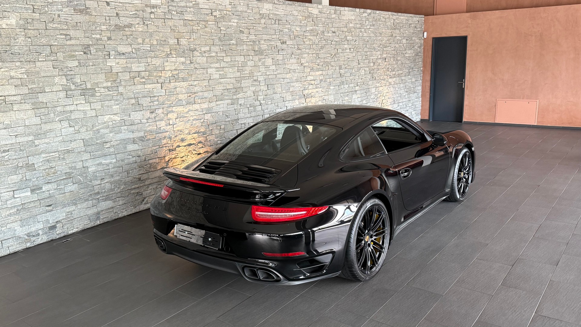 PORSCHE 911 Turbo PDK-showroom-element-2