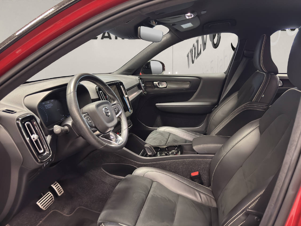 VOLVO XC40 1.5 T4 PiH R-Design-image-6