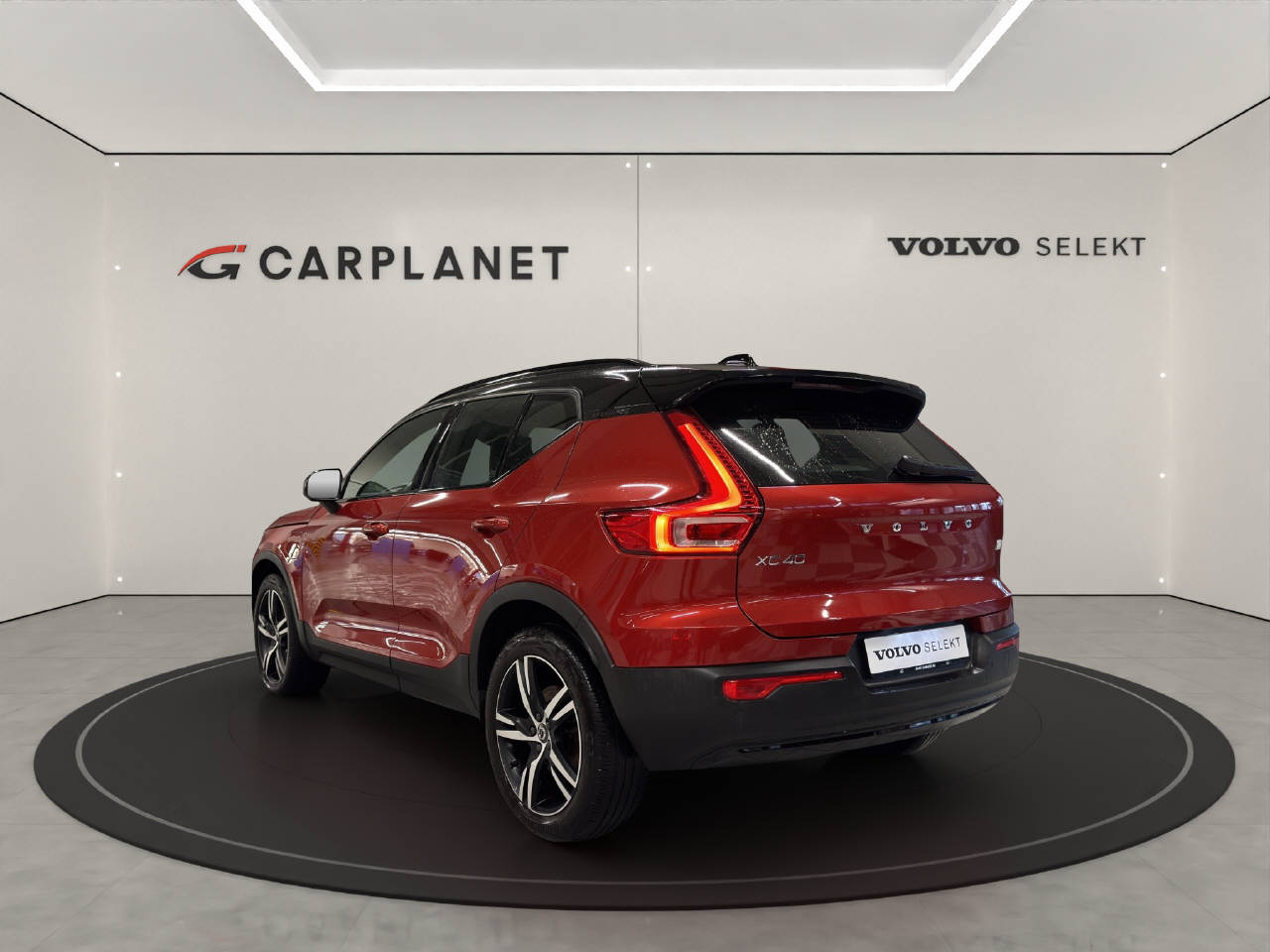 VOLVO XC40 1.5 T4 PiH R-Design-image-3