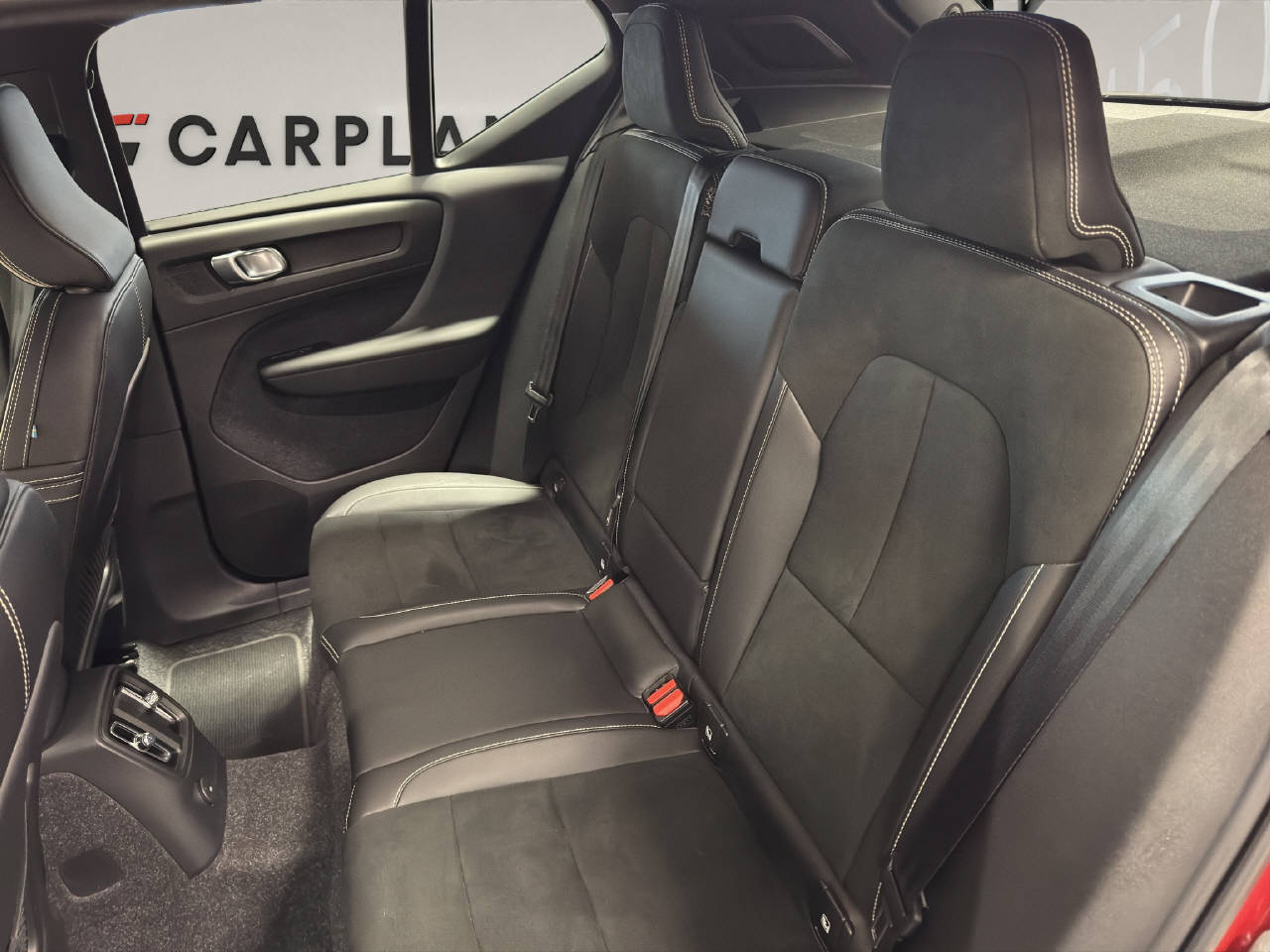 VOLVO XC40 1.5 T4 PiH R-Design-image-7