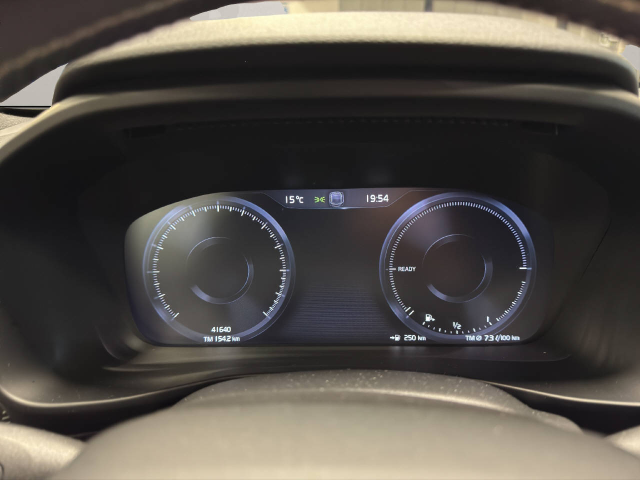 VOLVO XC40 1.5 T4 PiH R-Design-image-10