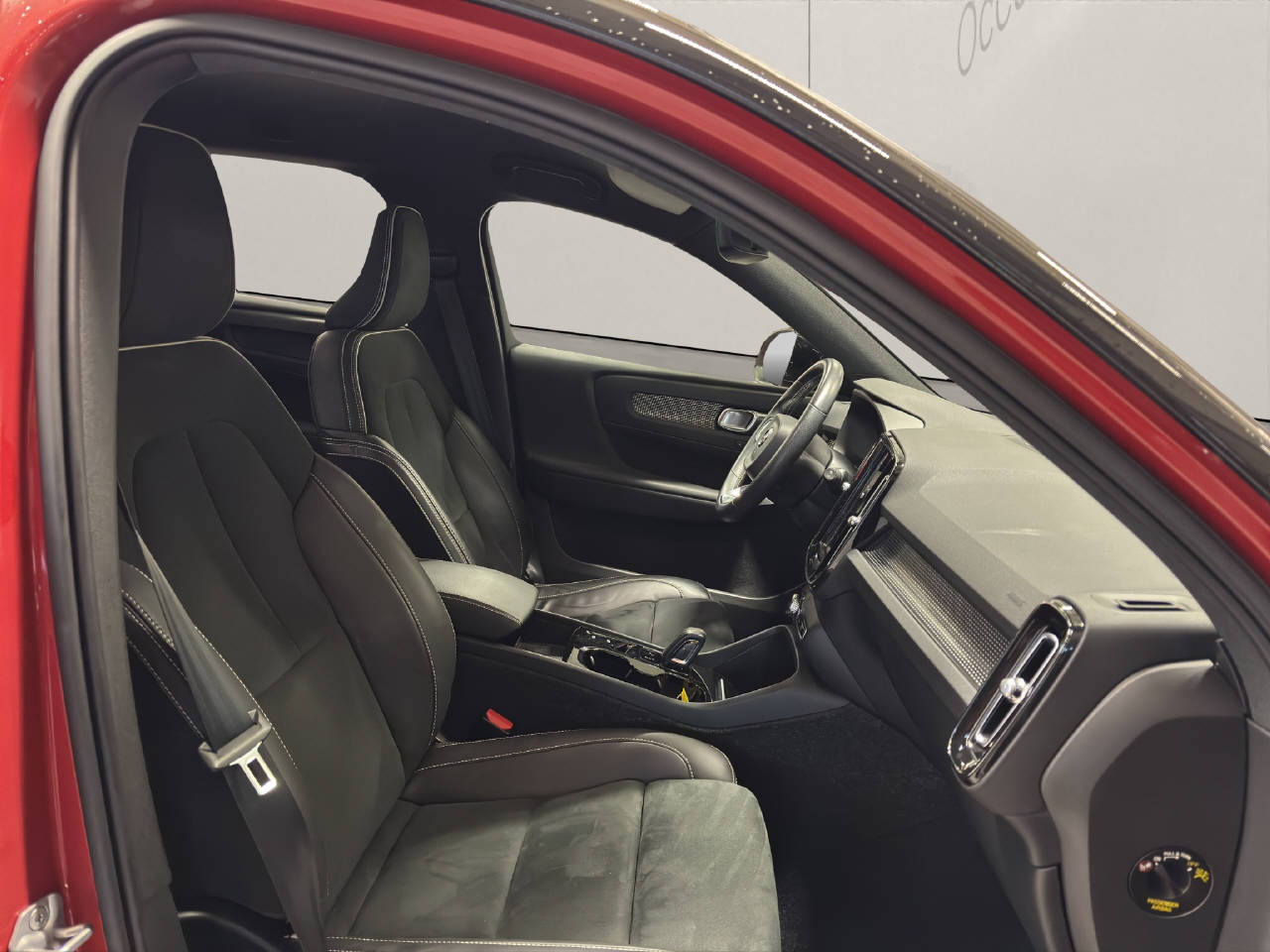 VOLVO XC40 1.5 T4 PiH R-Design-image-13