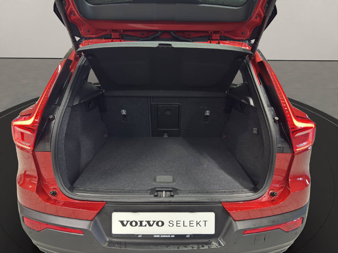 VOLVO XC40 1.5 T4 PiH R-Design-image-11