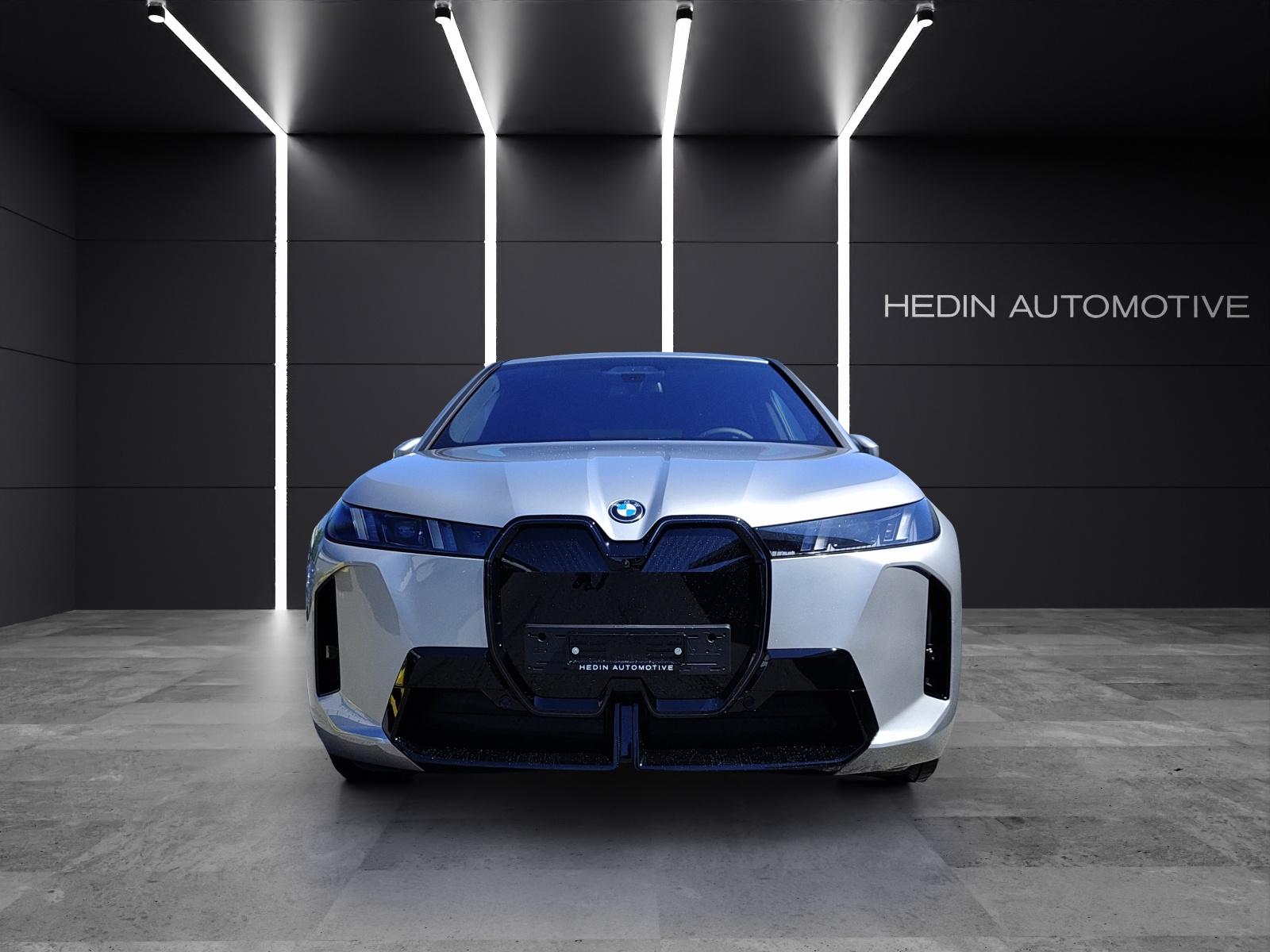 BMW iX xDrive60-image-2