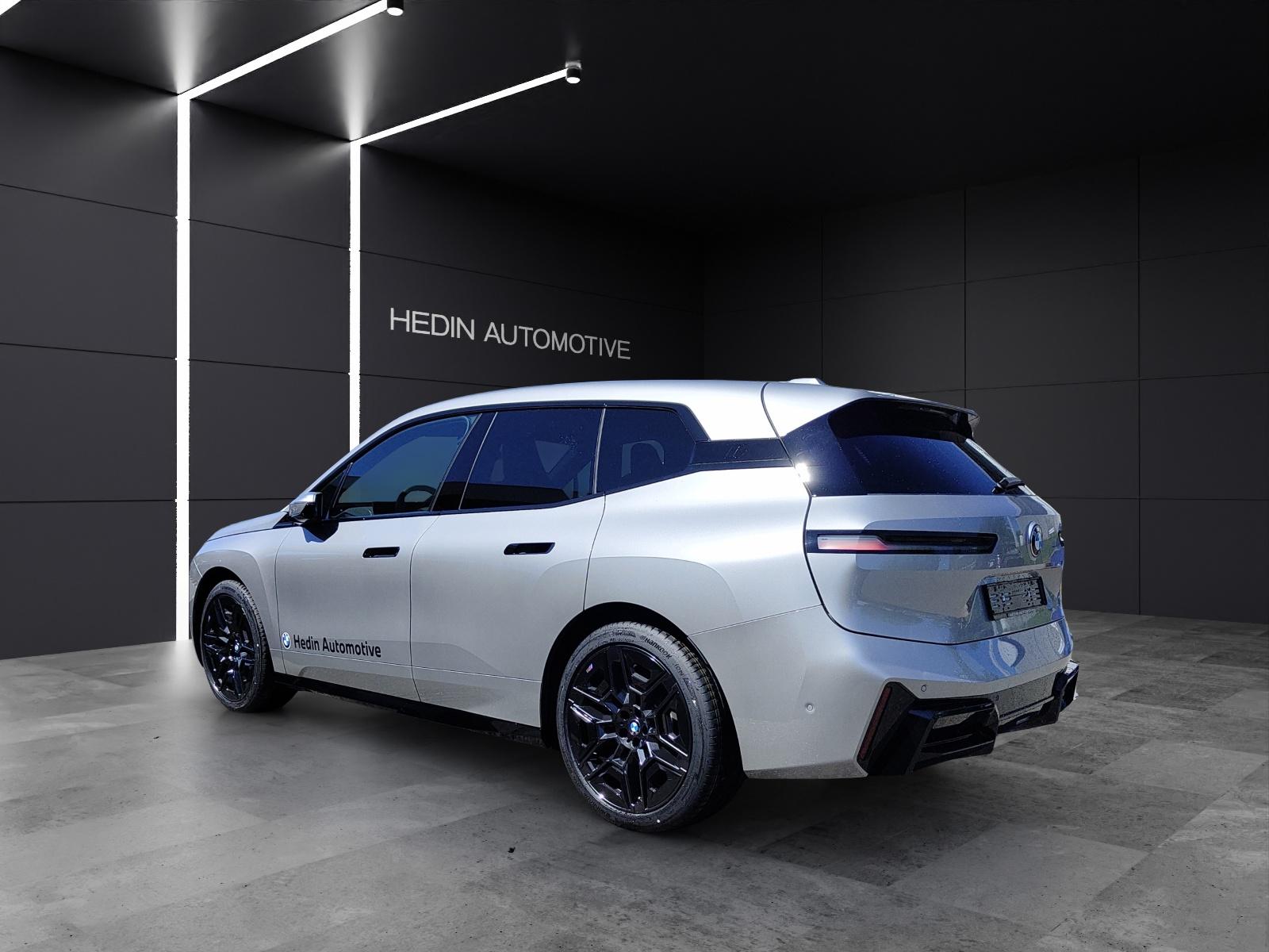 BMW iX xDrive60-image-3