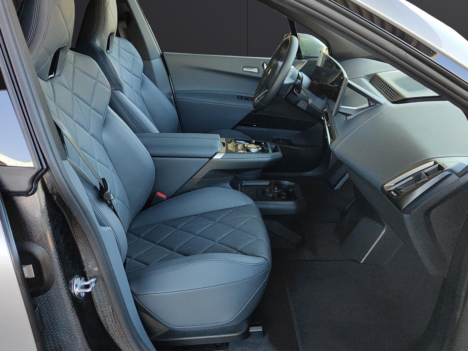 BMW iX xDrive60-image-19
