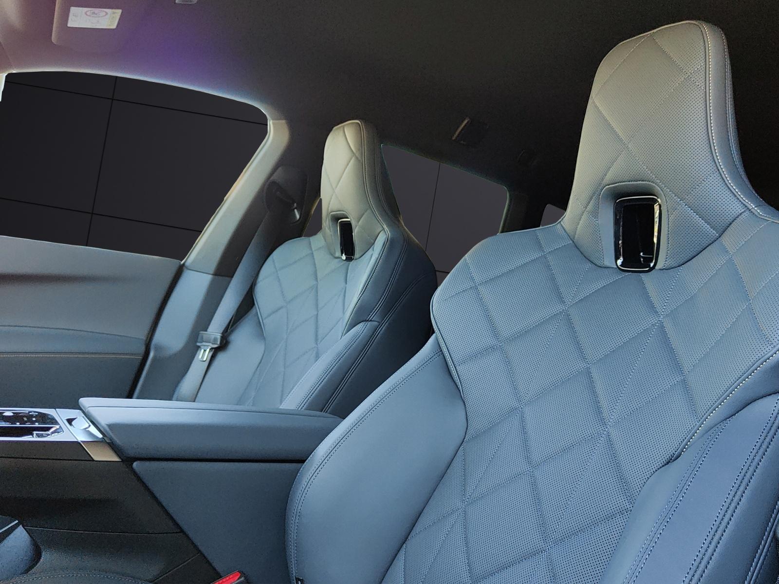 BMW iX xDrive60-image-15