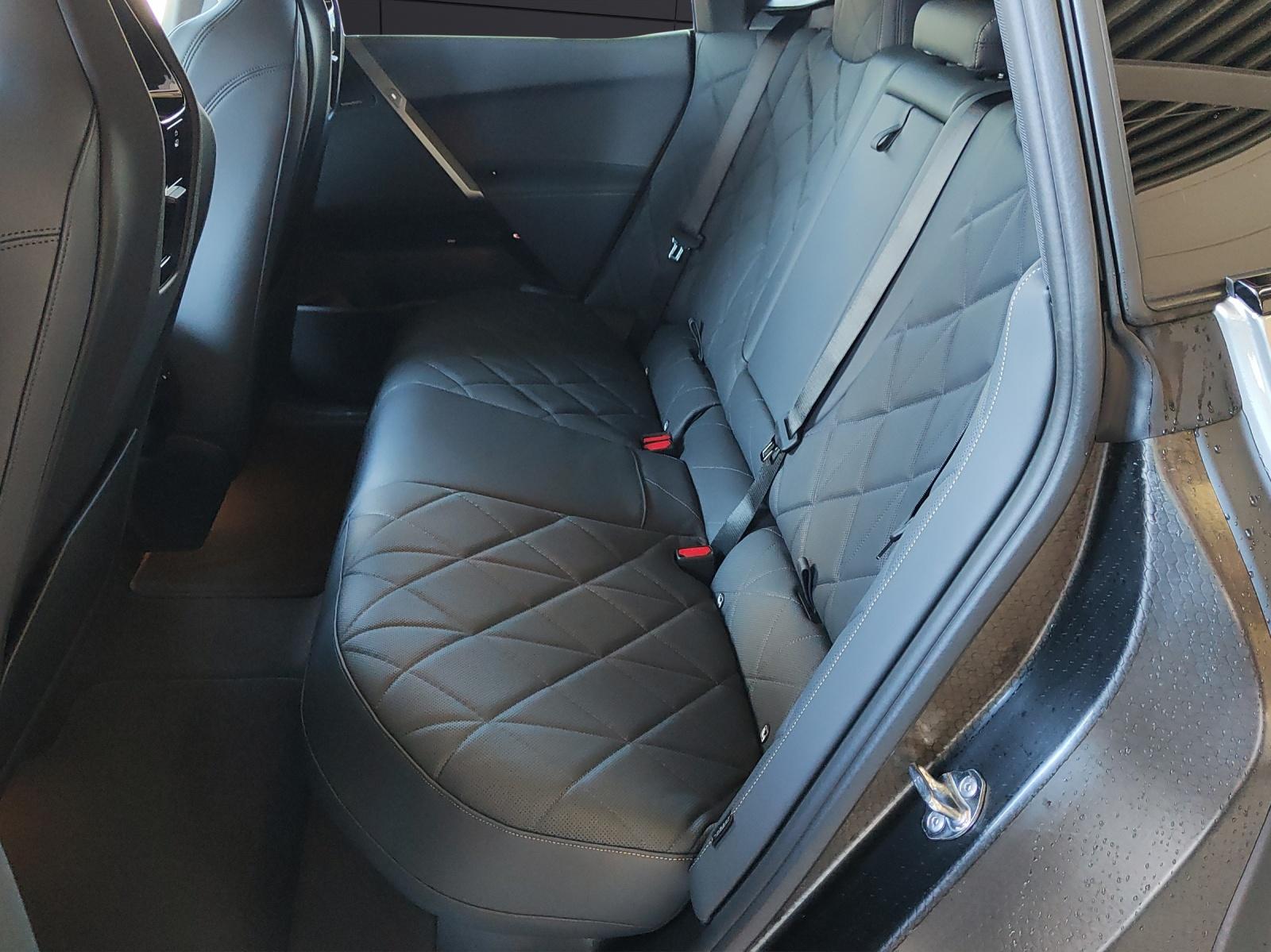 BMW iX xDrive60-image-17
