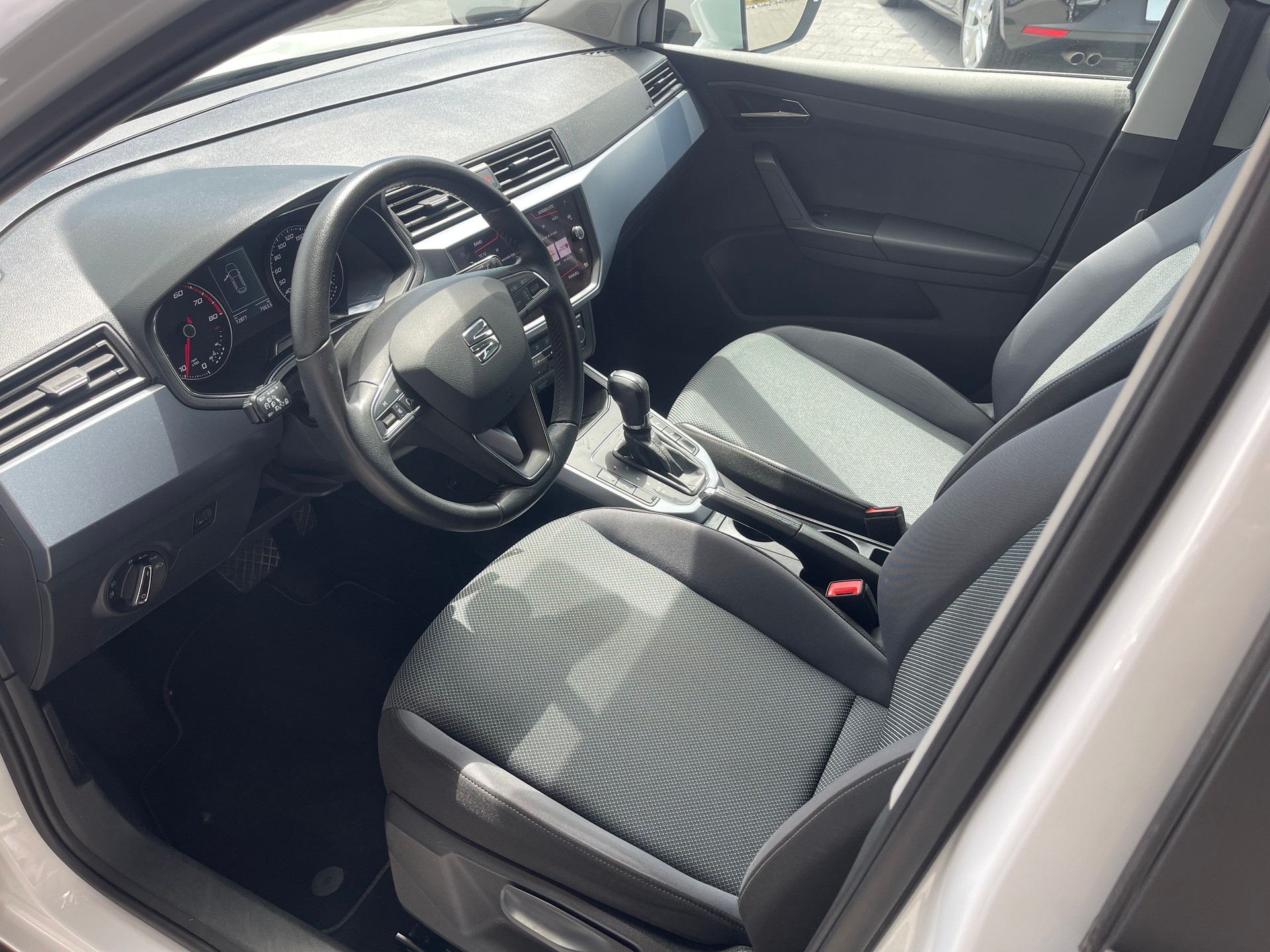 SEAT Arona 1.0 TSI Eco DSG Style-image-12