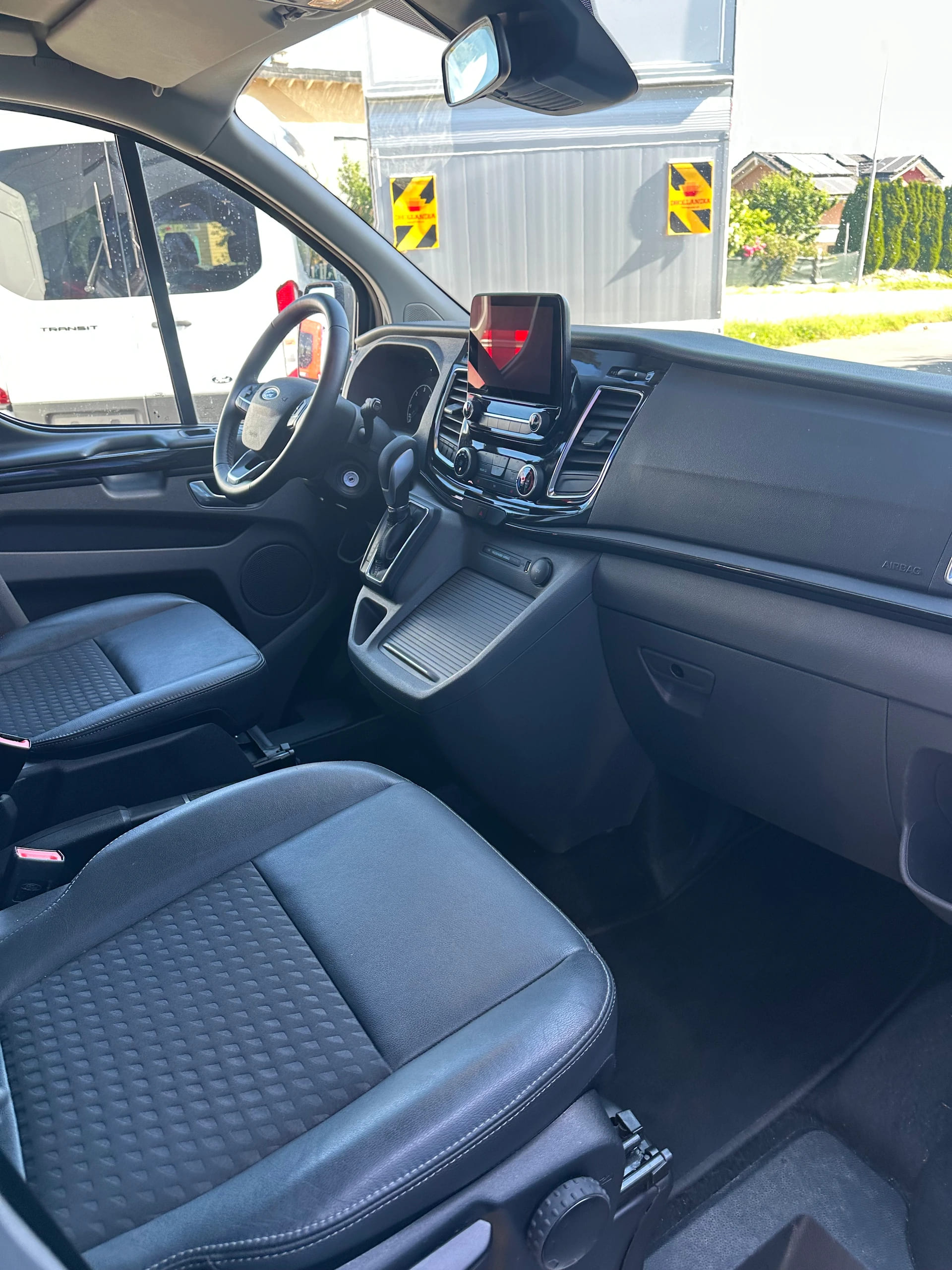 FORD Tourneo Custom 320 L1 2.0 TDCi 170 Sport-image-14