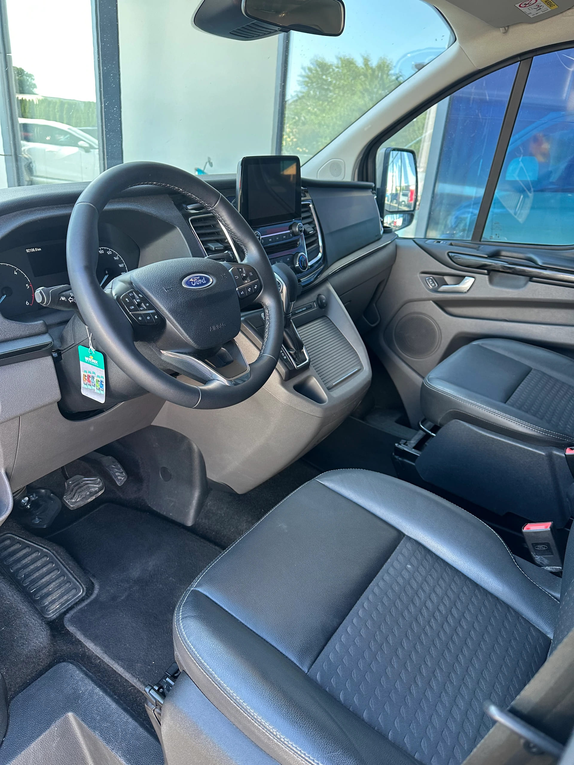 FORD Tourneo Custom 320 L1 2.0 TDCi 170 Sport-image-10