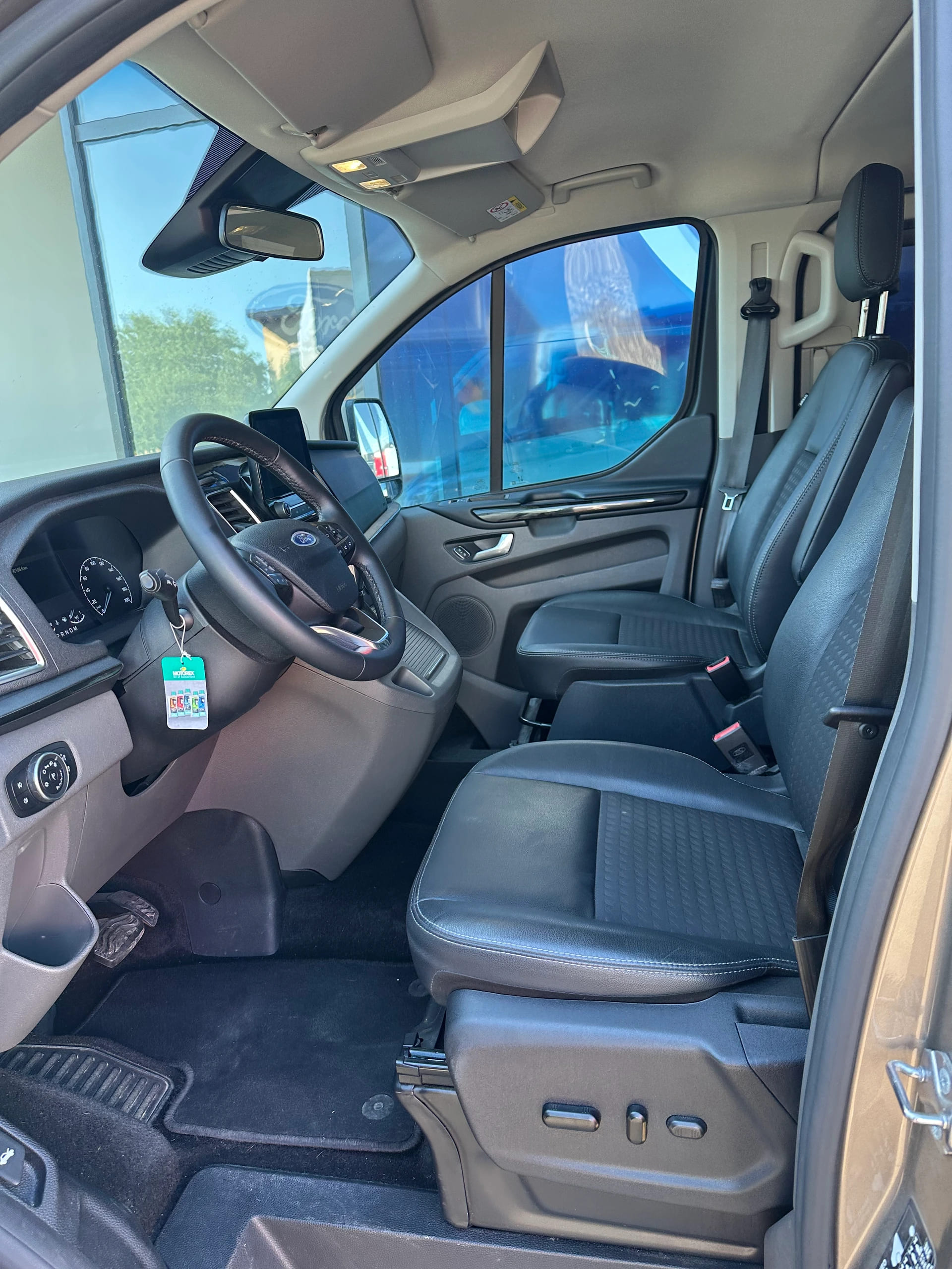FORD Tourneo Custom 320 L1 2.0 TDCi 170 Sport-image-9