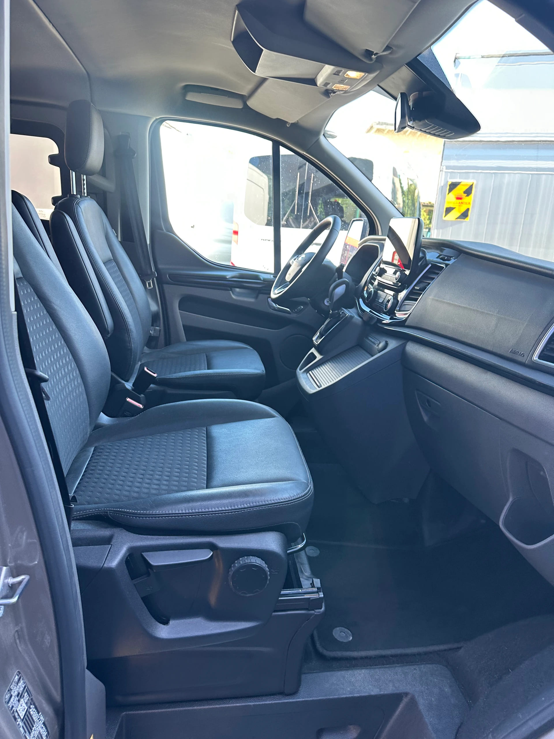 FORD Tourneo Custom 320 L1 2.0 TDCi 170 Sport-image-13
