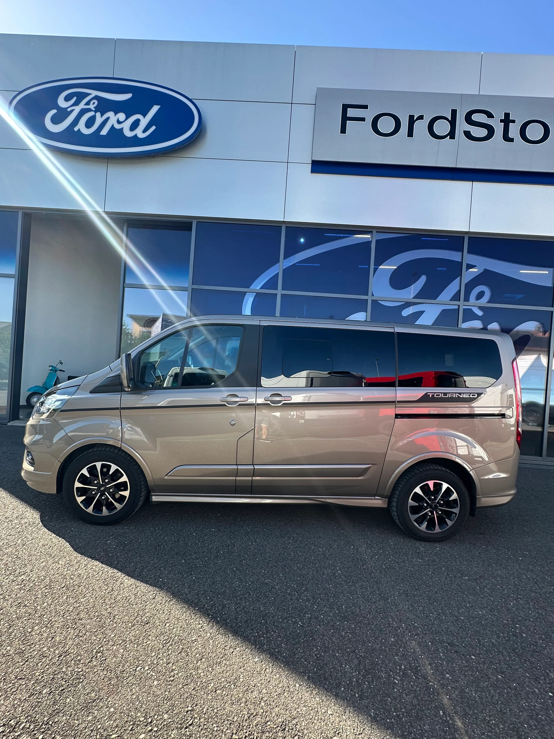 FORD Tourneo Custom 320 L1 2.0 TDCi 170 Sport-image-2
