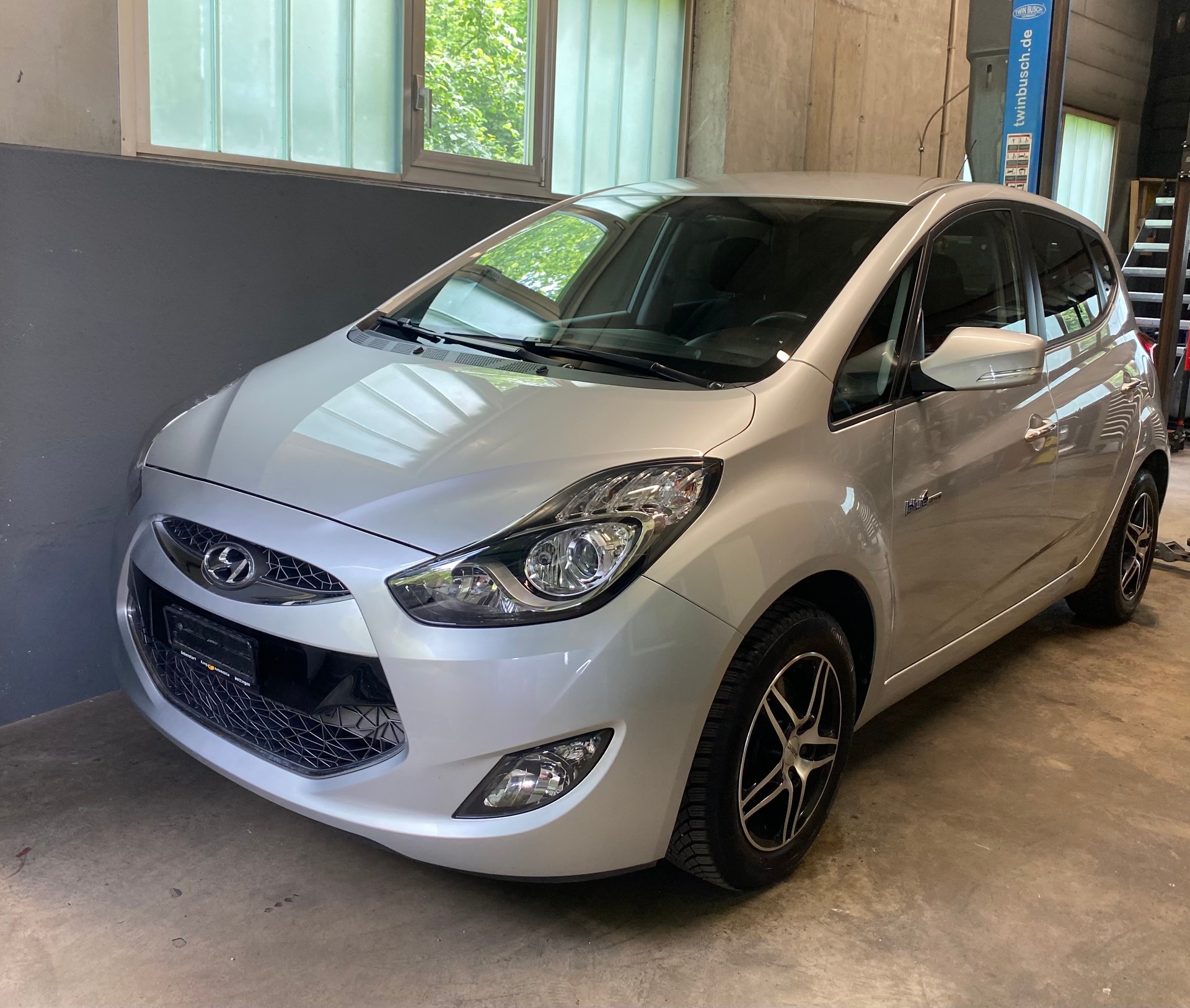 HYUNDAI iX20 1.6 Premium //NEU AB MFK!-image-0