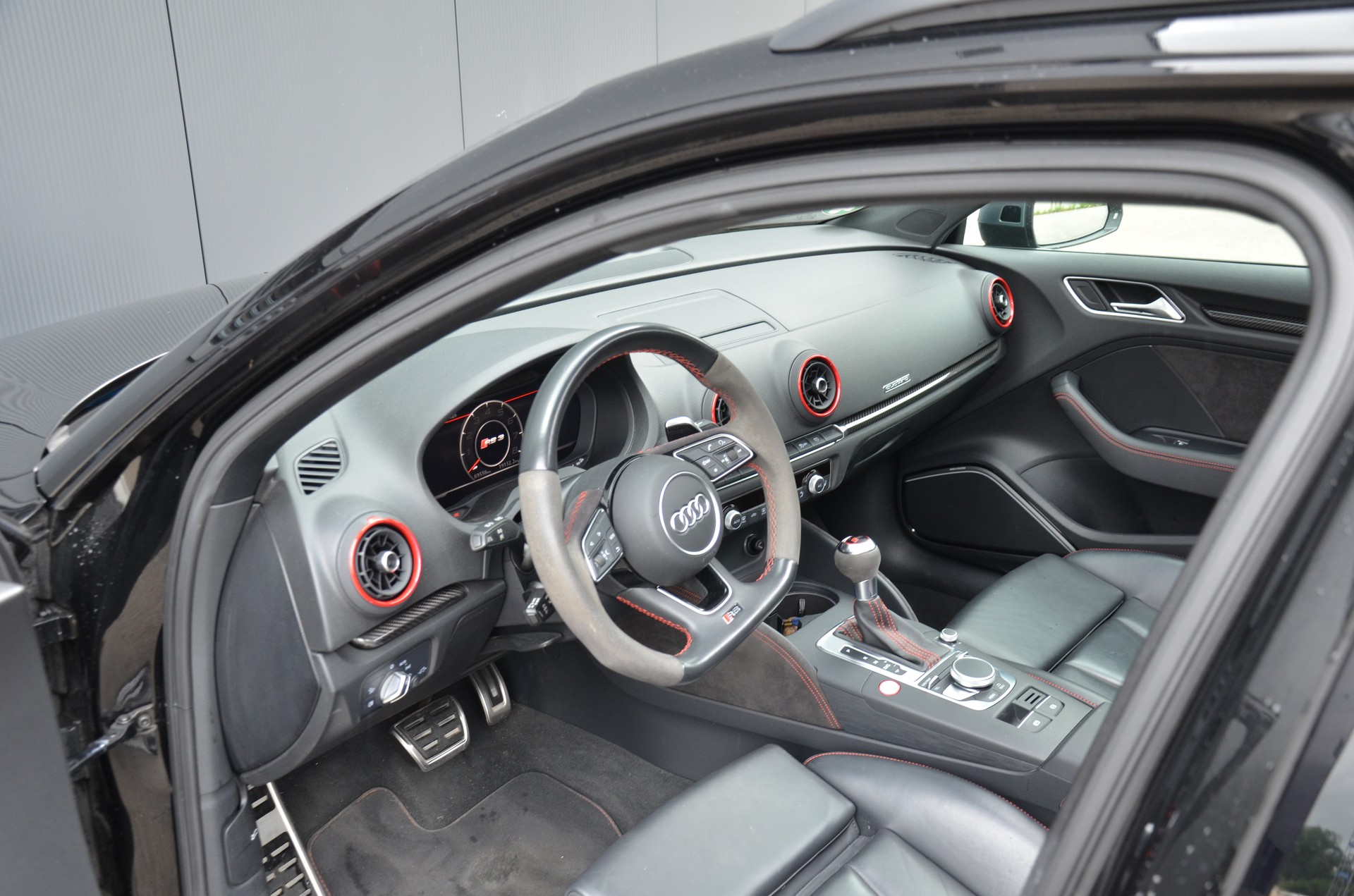 AUDI RS3 Sportback 2.5 TSI quattro S-tronic-image-10