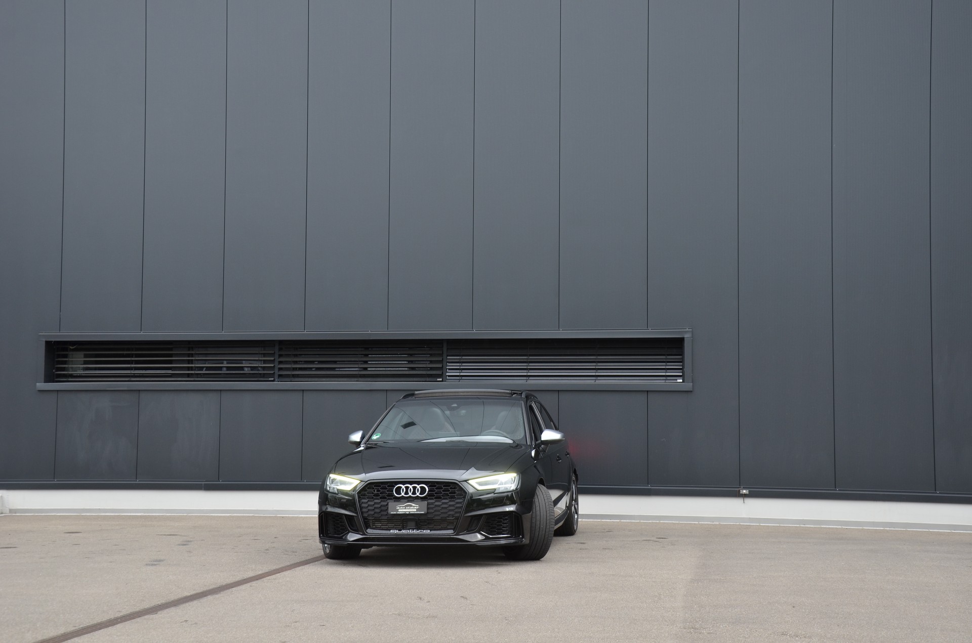 AUDI RS3 Sportback 2.5 TSI quattro S-tronic-image-4