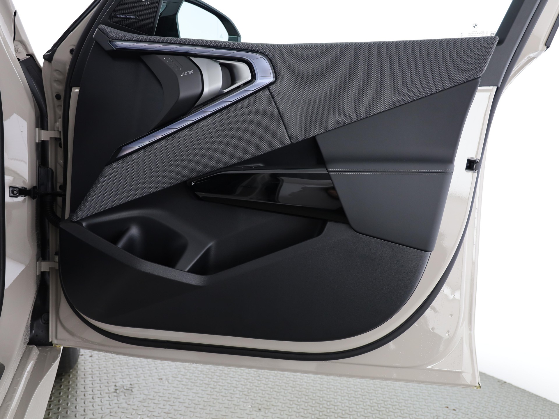 BMW X3 M50i-image-13