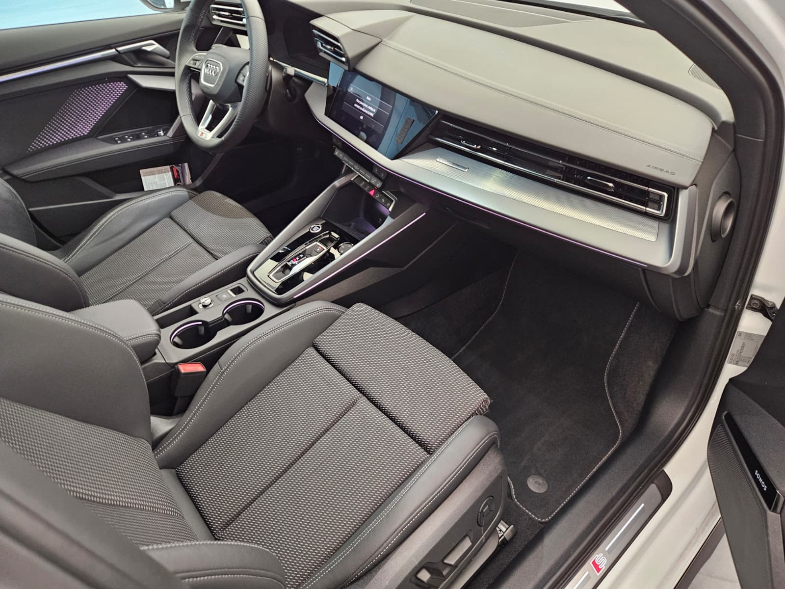 AUDI A3 Sportback 35 TFSI S line Attraction S-tronic-image-11