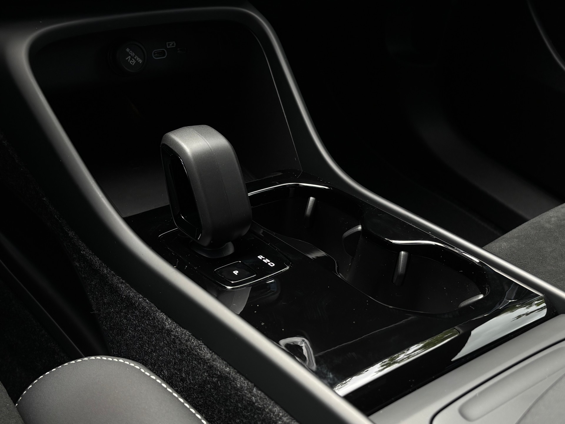 VOLVO EX40 Twin XCENTRIC Edition AWD-image-16