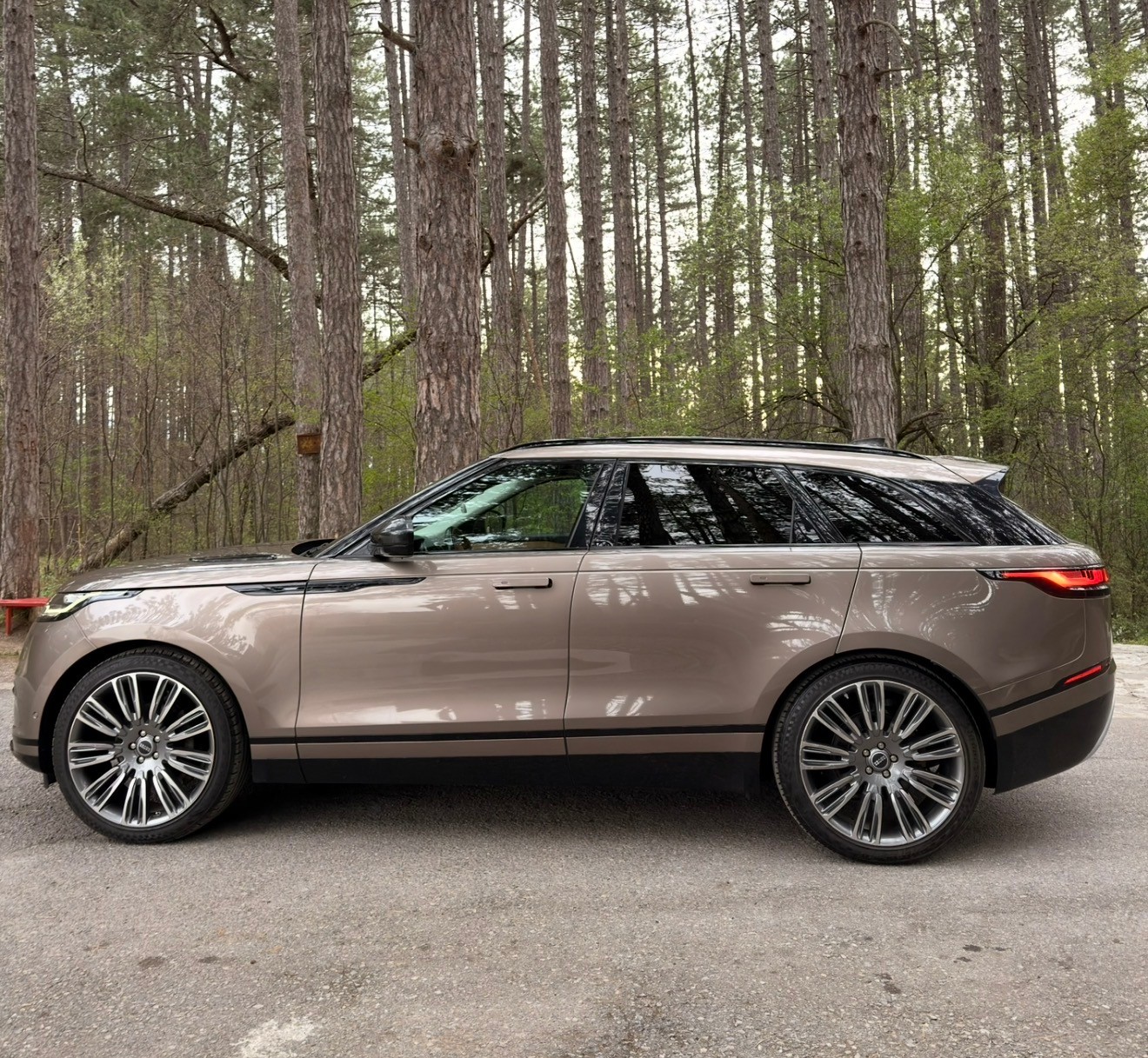 LAND ROVER 2.0 D 240 HSE-image-3