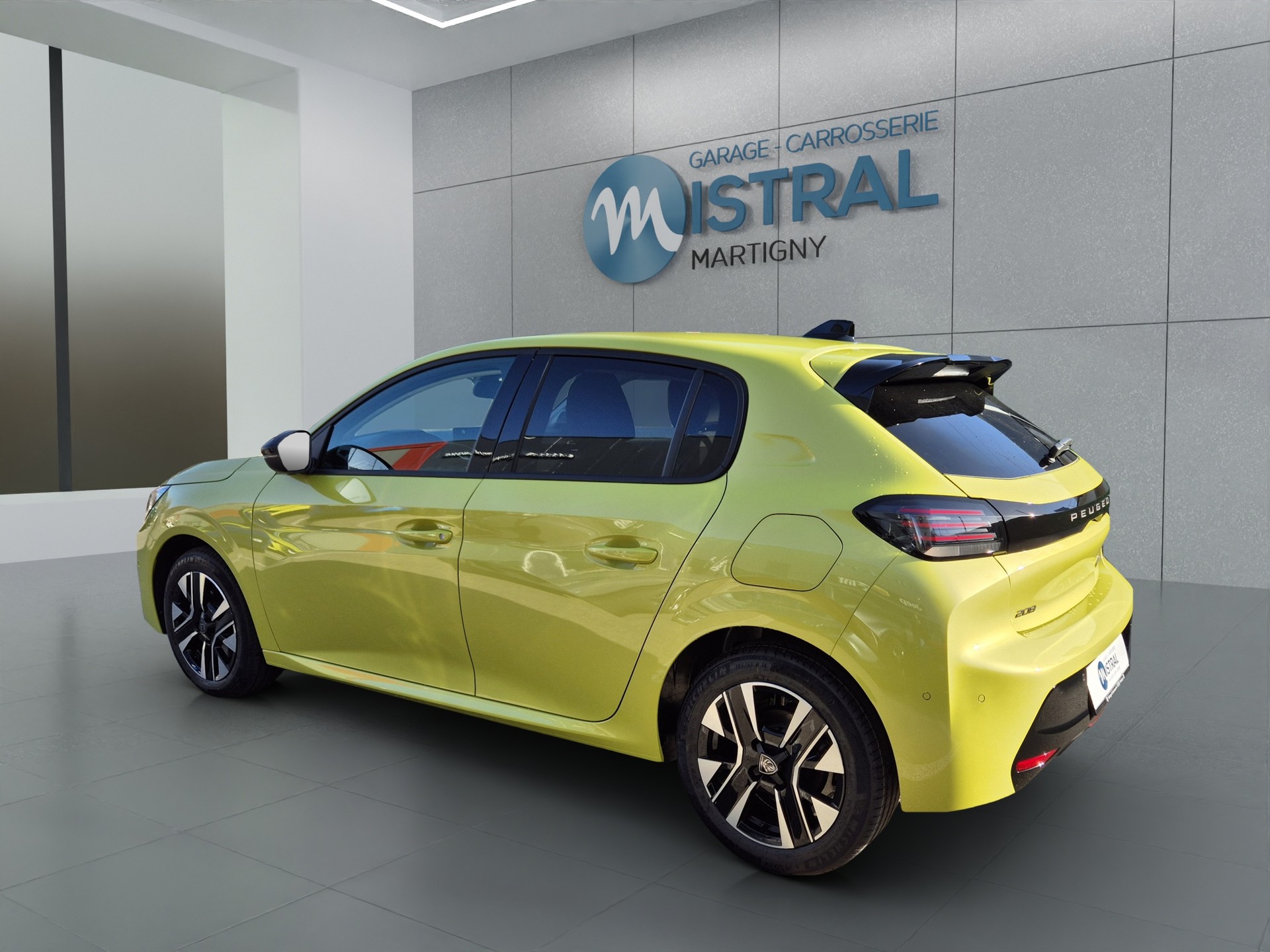 PEUGEOT 208 1.2 Hybrid Allure-image-2