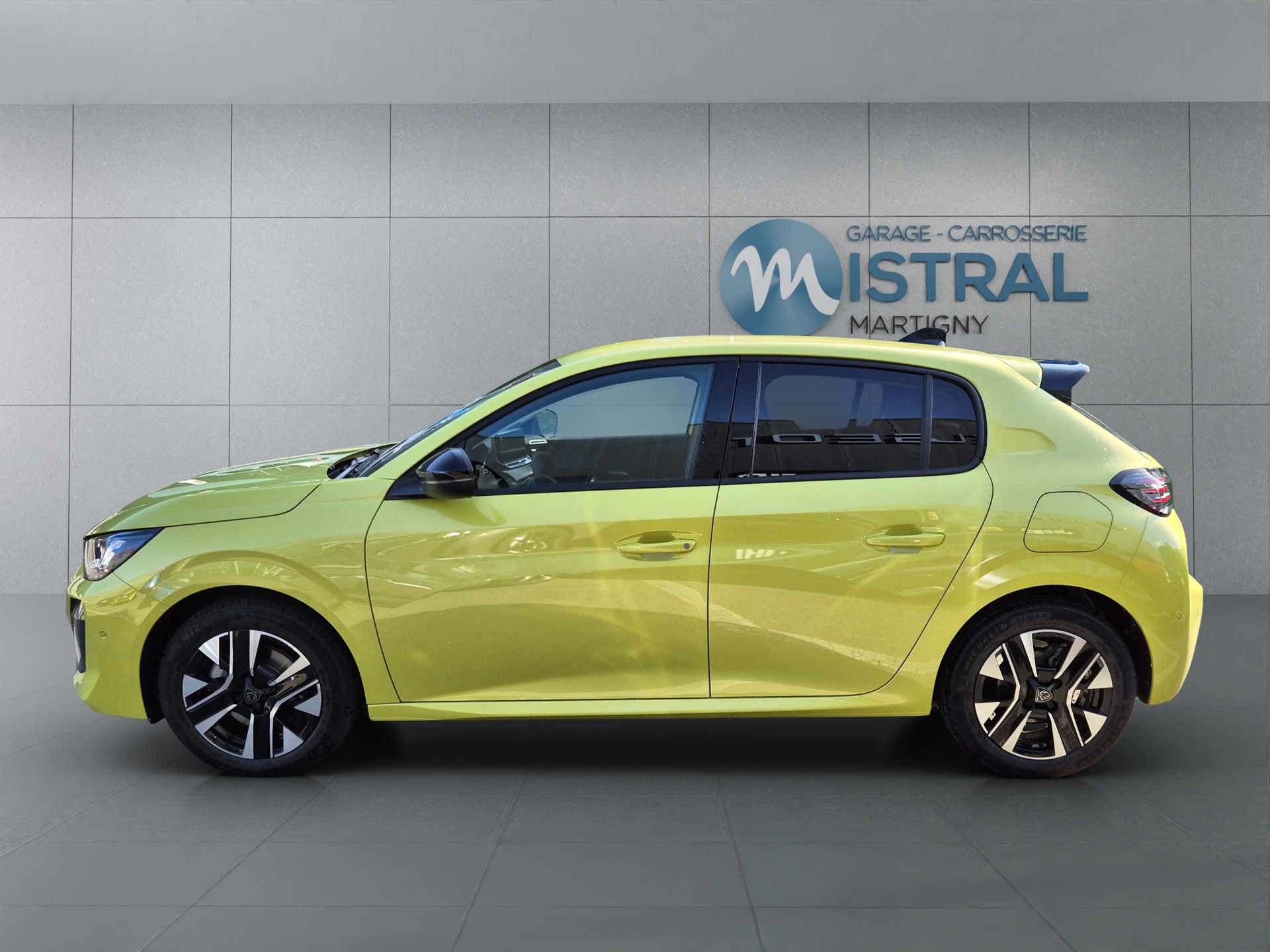 PEUGEOT 208 1.2 Hybrid Allure-image-1