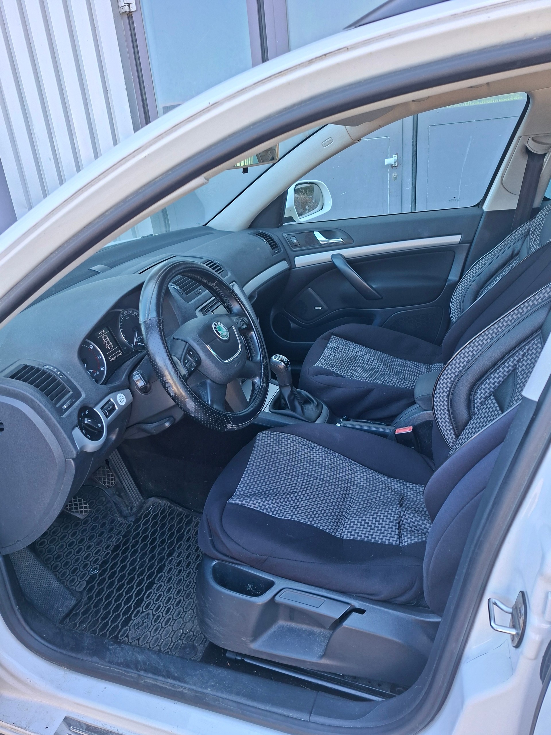 SKODA Octavia Combi 1.8 TSI Ambition 4x4-image-10
