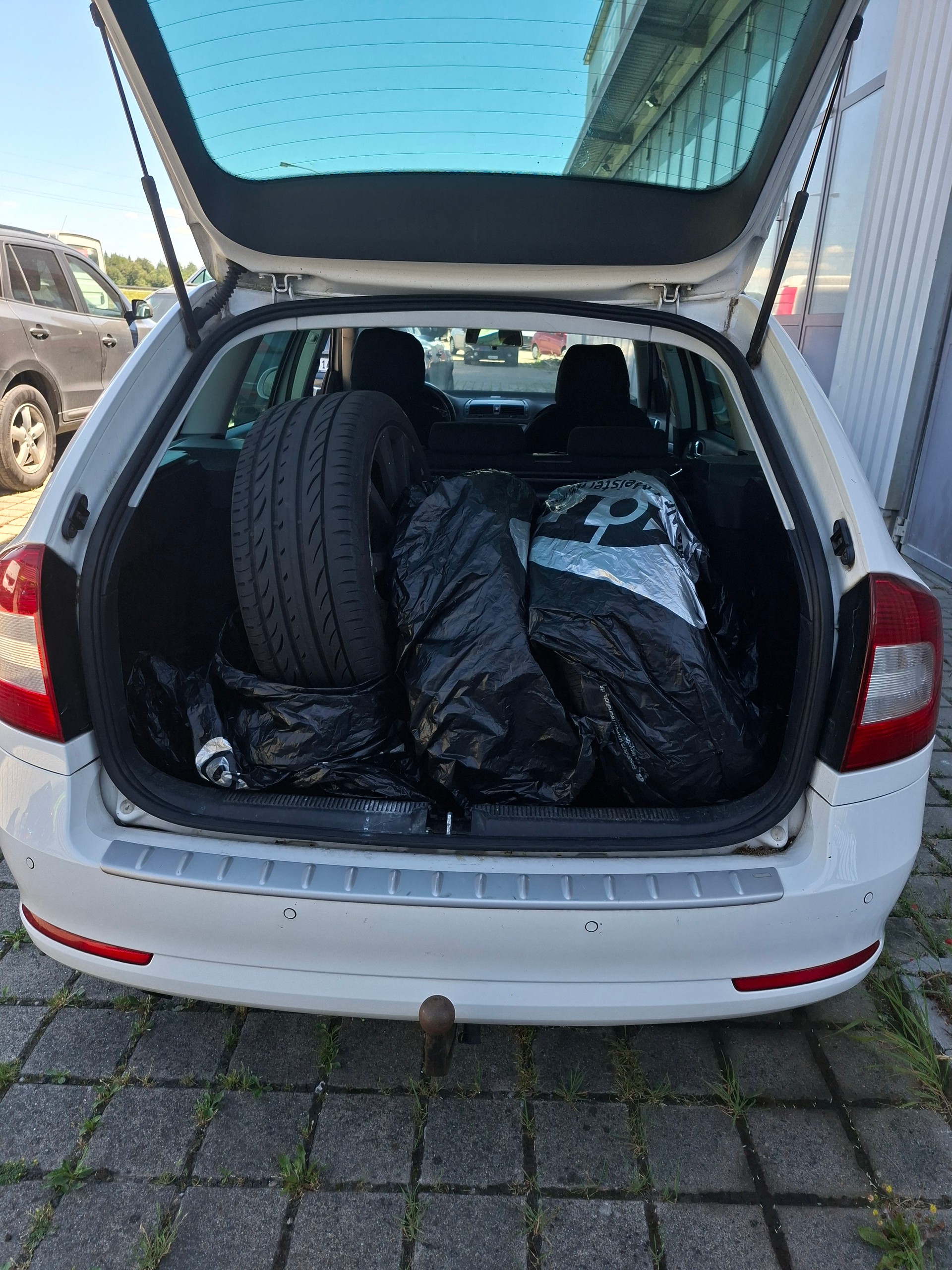 SKODA Octavia Combi 1.8 TSI Ambition 4x4-image-2