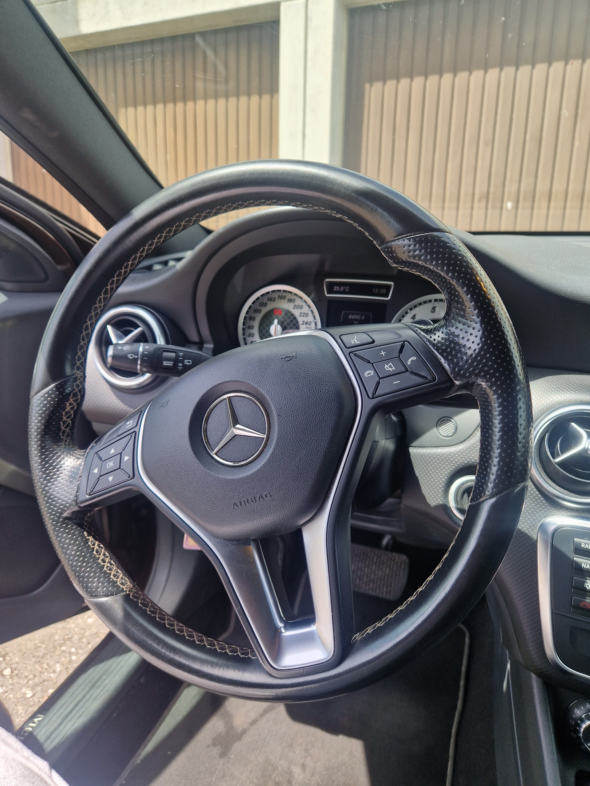 MERCEDES-BENZ A 200 Urban-image-0