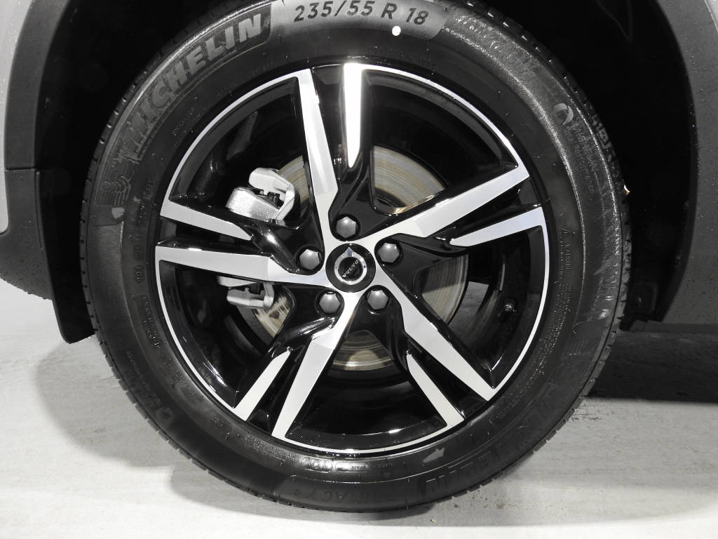 VOLVO XC40 2.0 B3 MH Core-image-11
