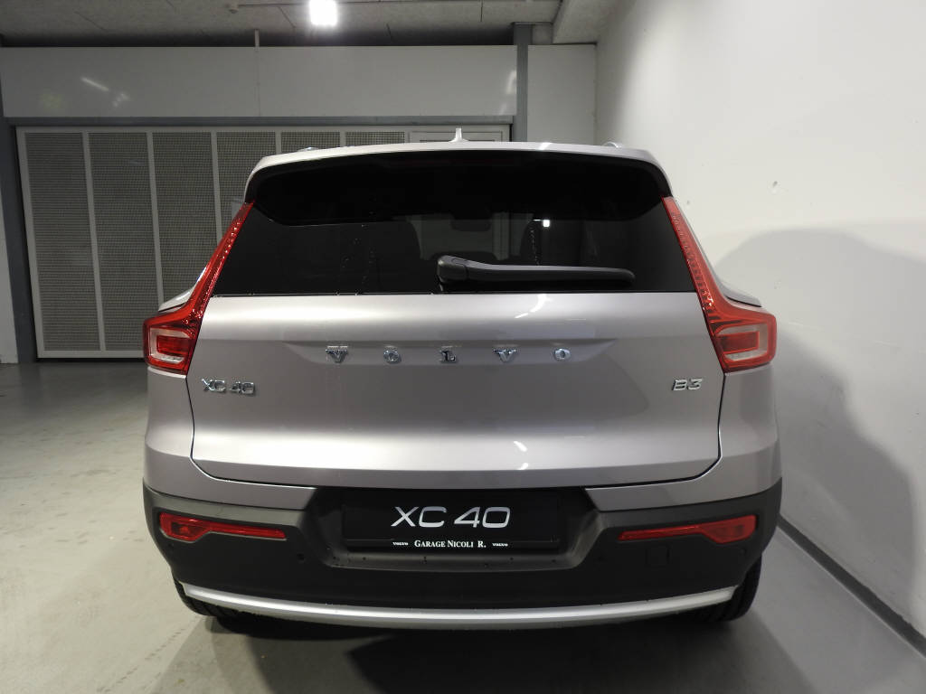 VOLVO XC40 2.0 B3 MH Core-showroom-element-3