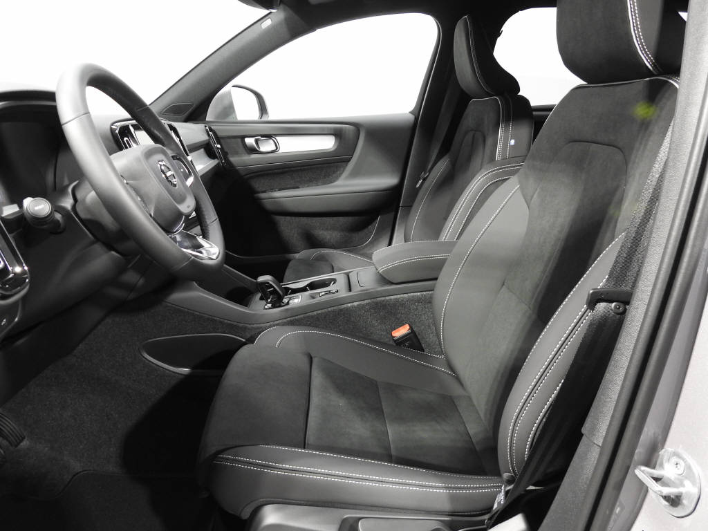 VOLVO XC40 2.0 B3 MH Core-image-7