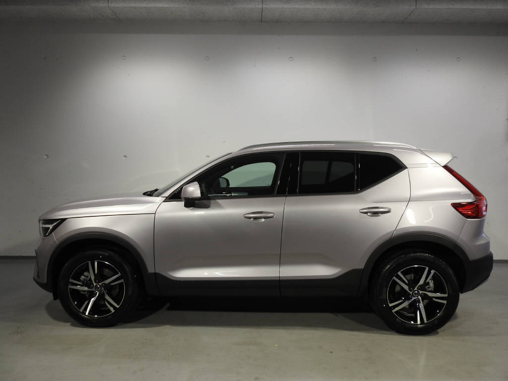 VOLVO XC40 2.0 B3 MH Core-showroom-element-1
