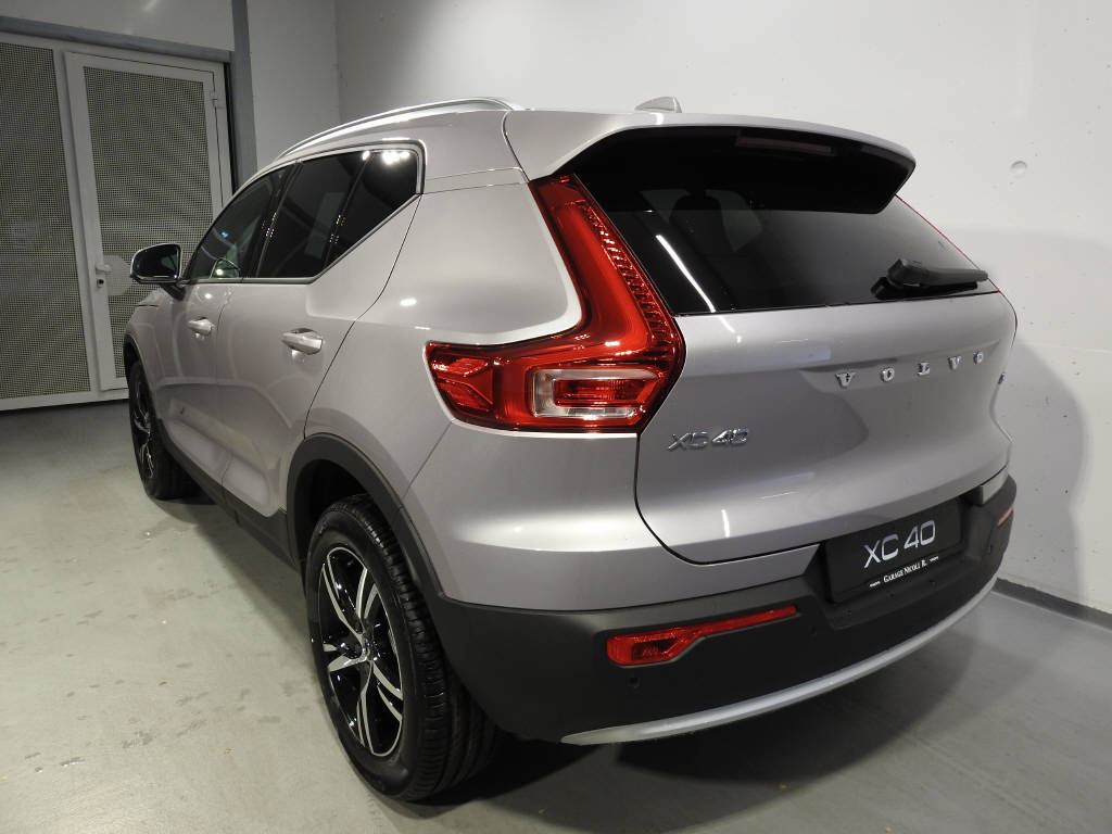 VOLVO XC40 2.0 B3 MH Core-showroom-element-2