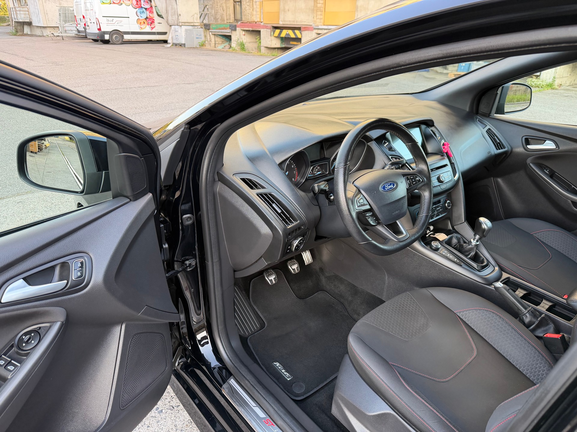 FORD Focus 1.0 SCTi ST Line-image-7