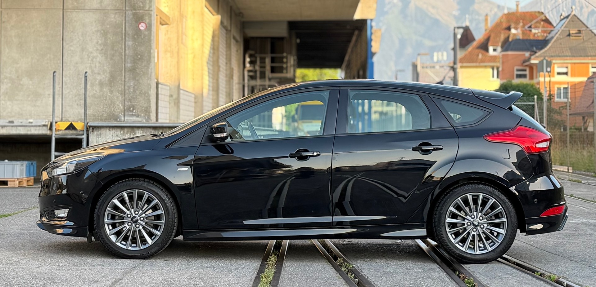 FORD Focus 1.0 SCTi ST Line-image-1