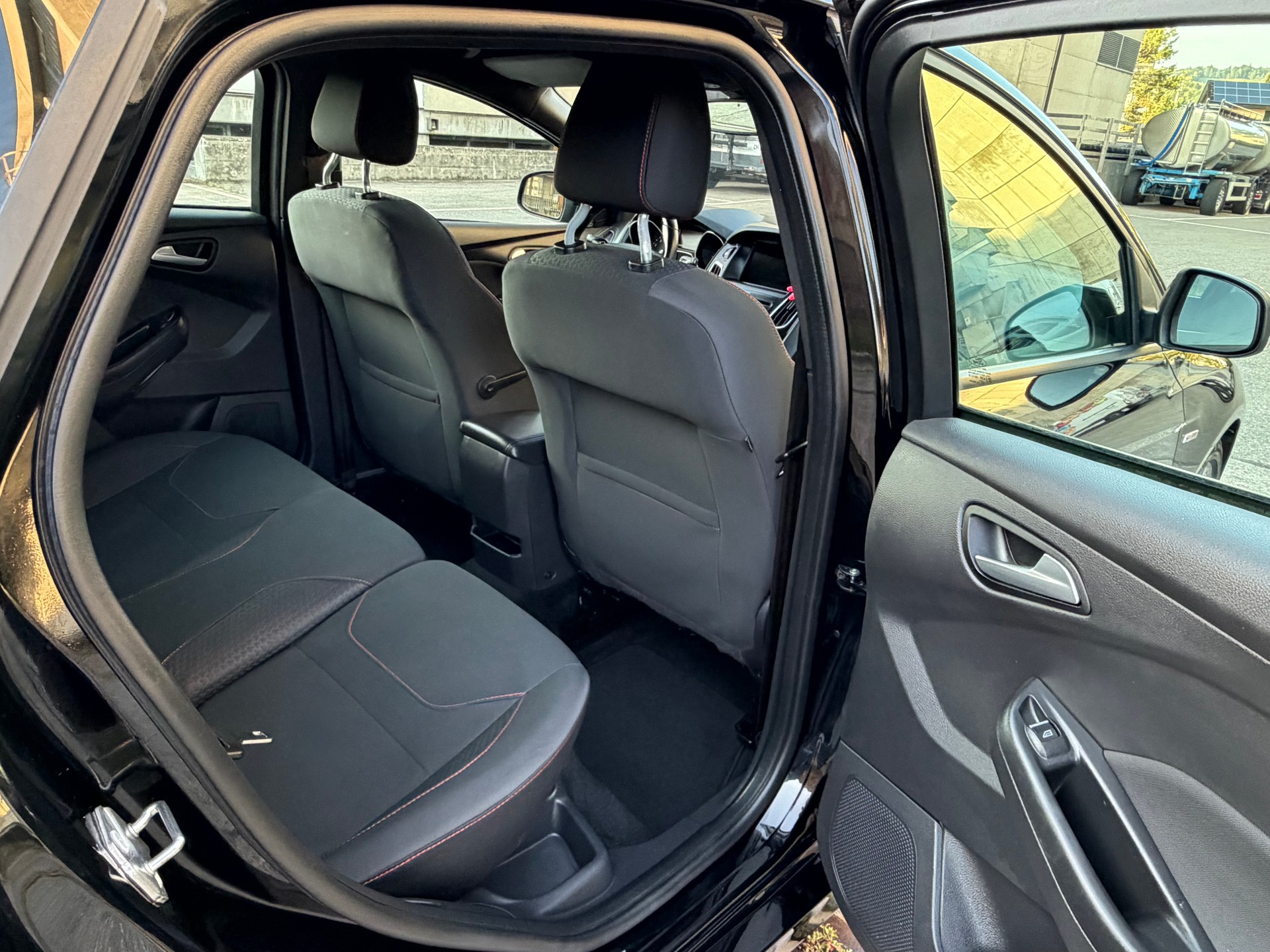 FORD Focus 1.0 SCTi ST Line-image-9