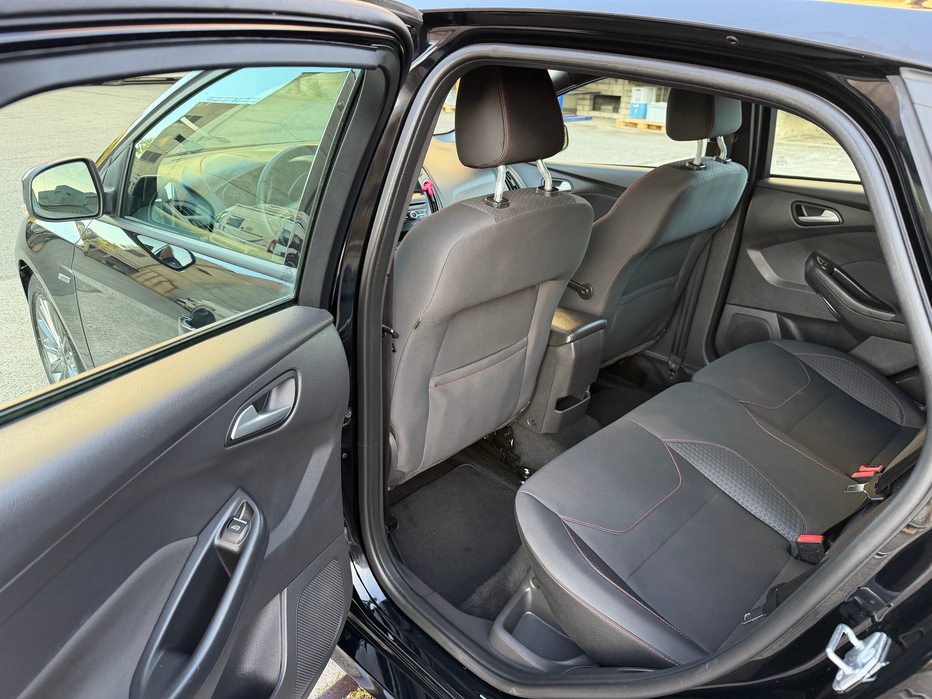 FORD Focus 1.0 SCTi ST Line-image-8