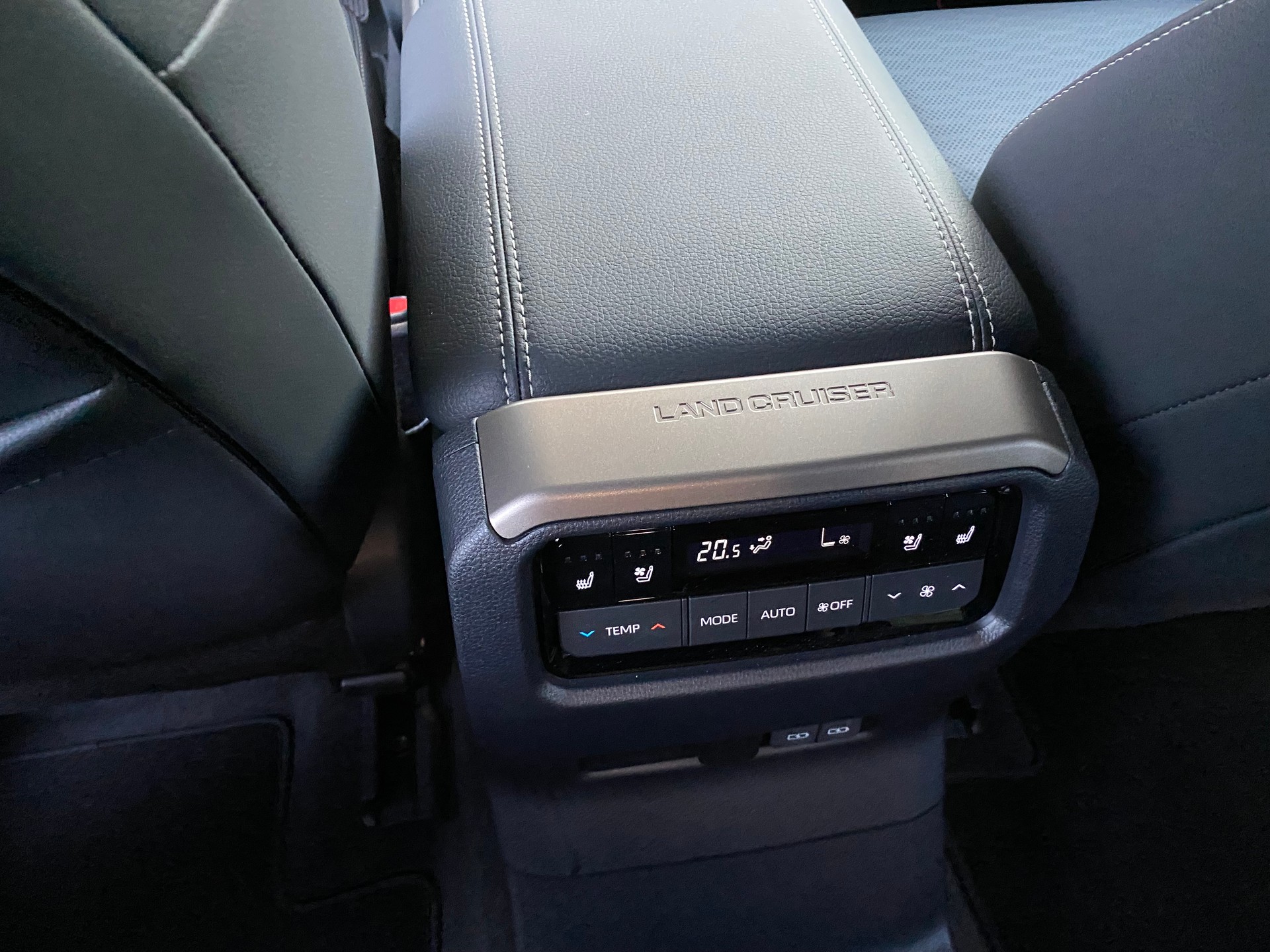 TOYOTA Land Cruiser 2.8TD First Edition-image-4