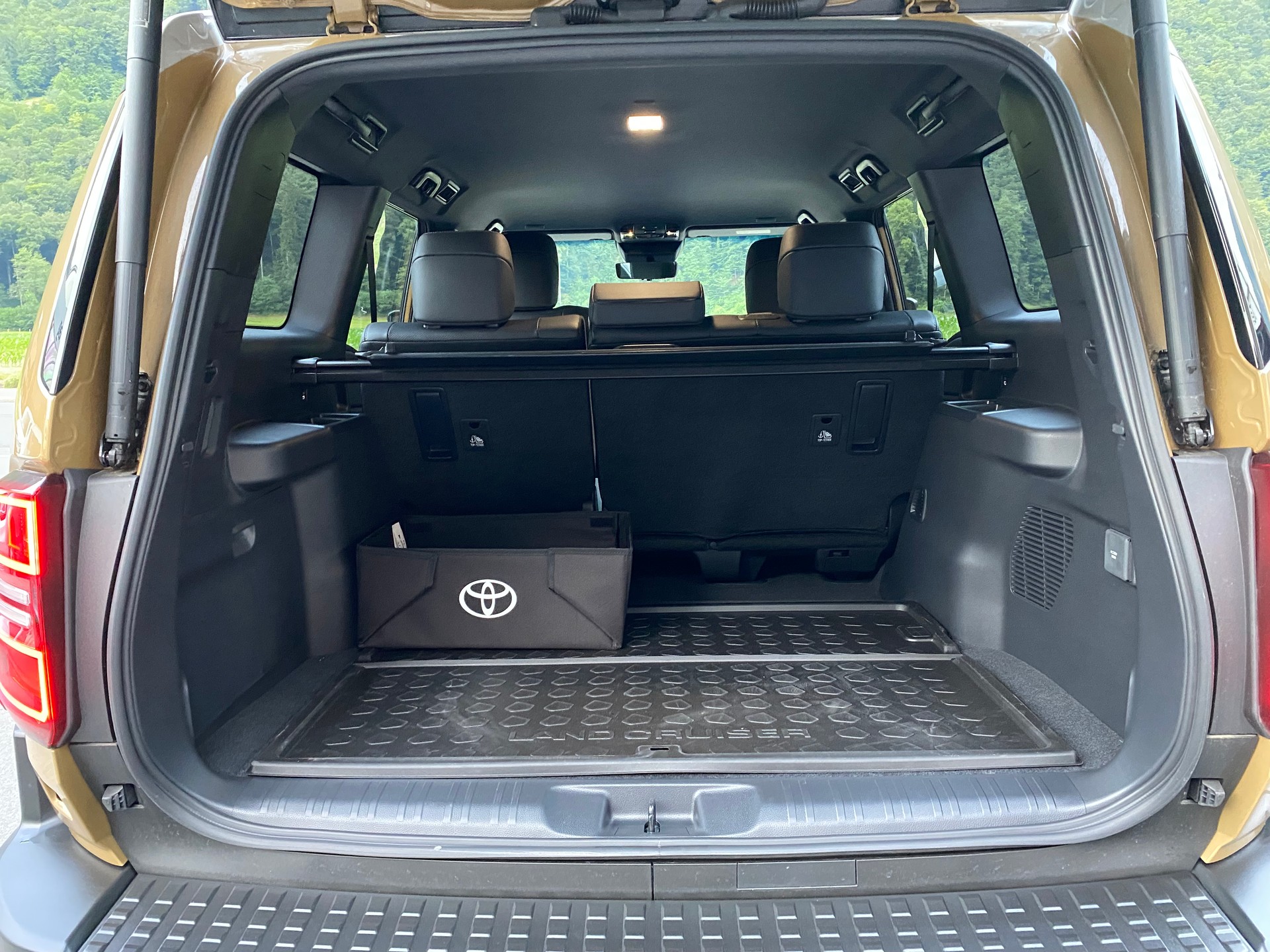 TOYOTA Land Cruiser 2.8TD First Edition-image-9